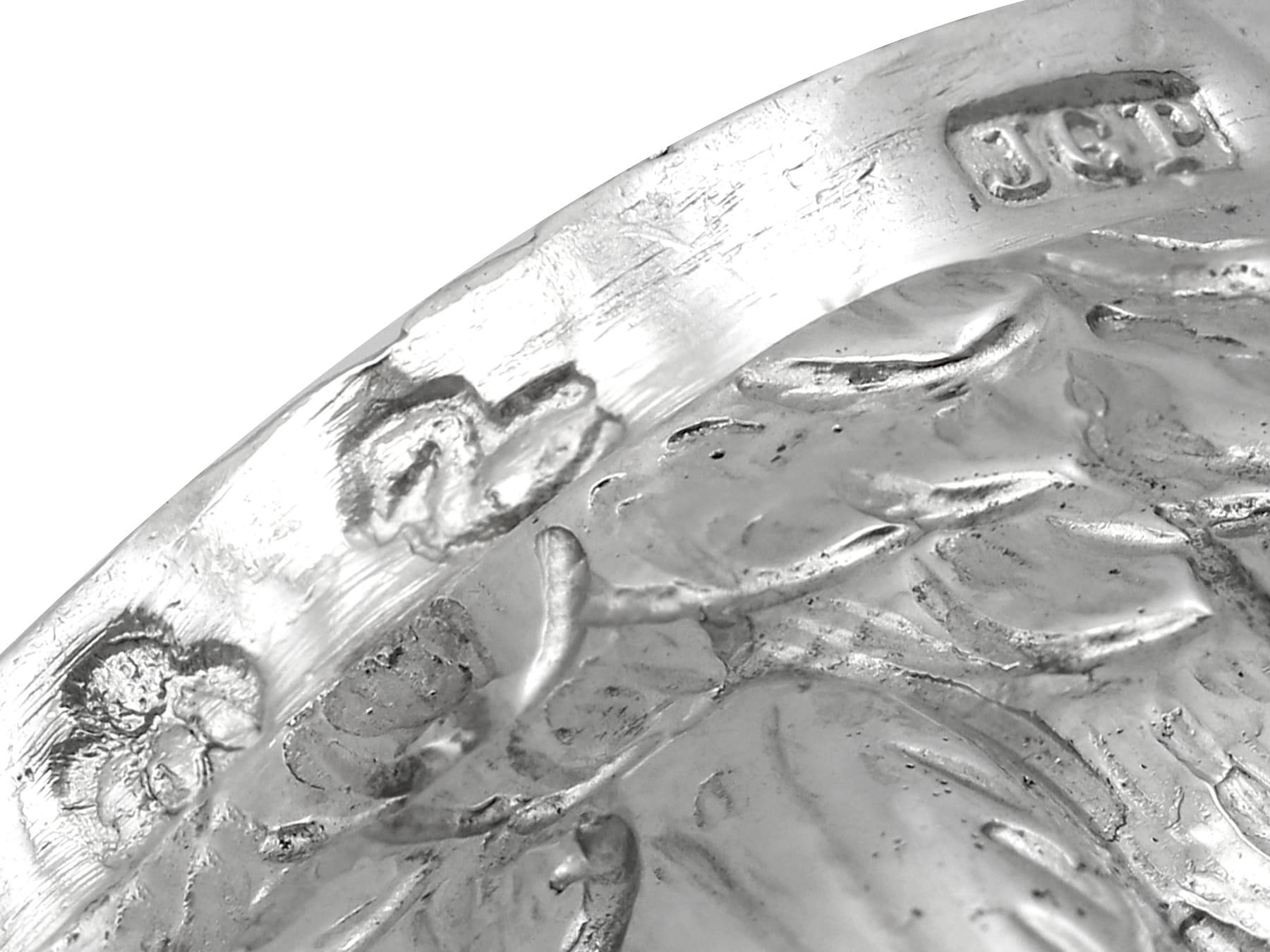 Pecherín de búho eduardiano de plata de ley en venta 1