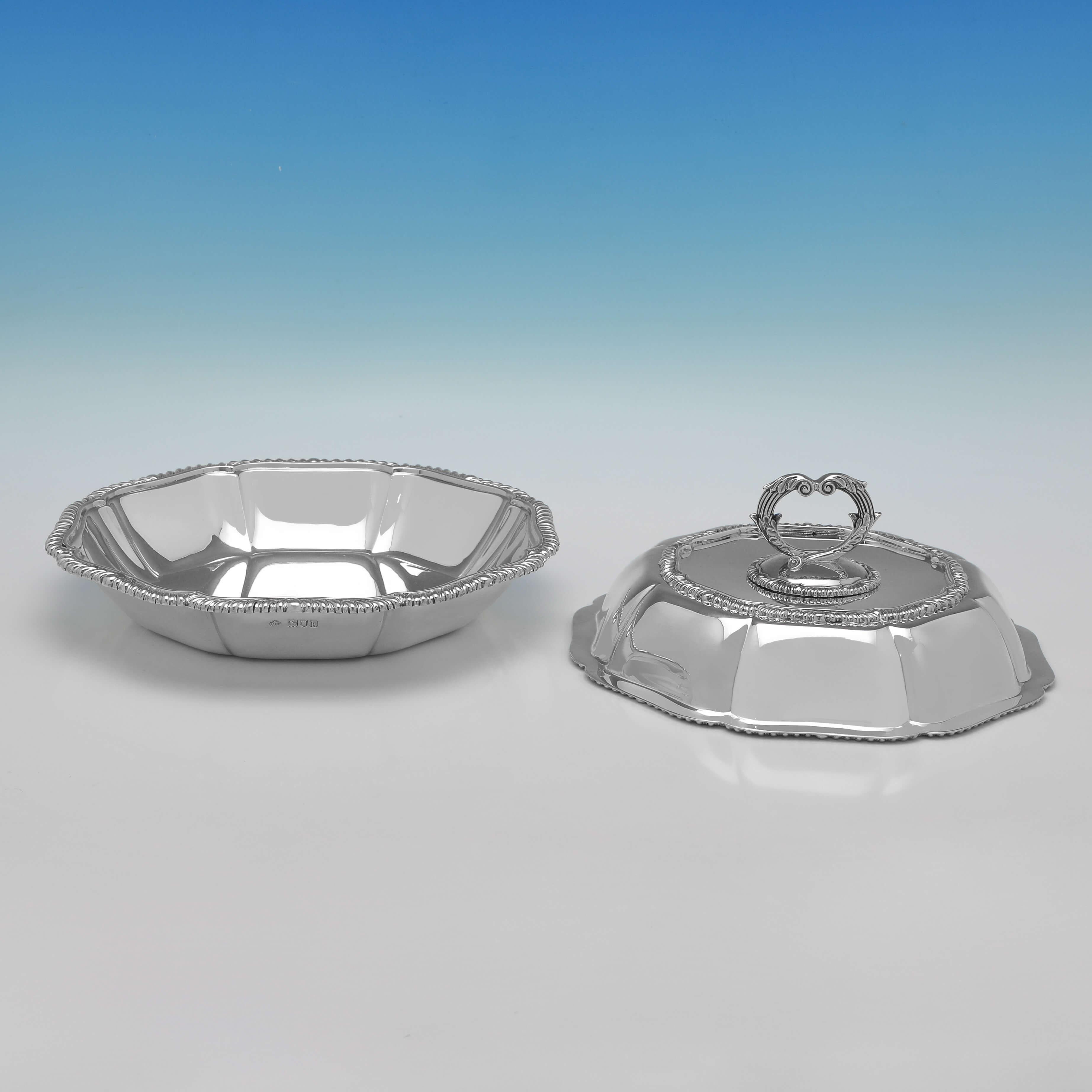 English Edwardian Sterling Silver Pair of Serving Dishes - Entree Dishes - London 1905 For Sale