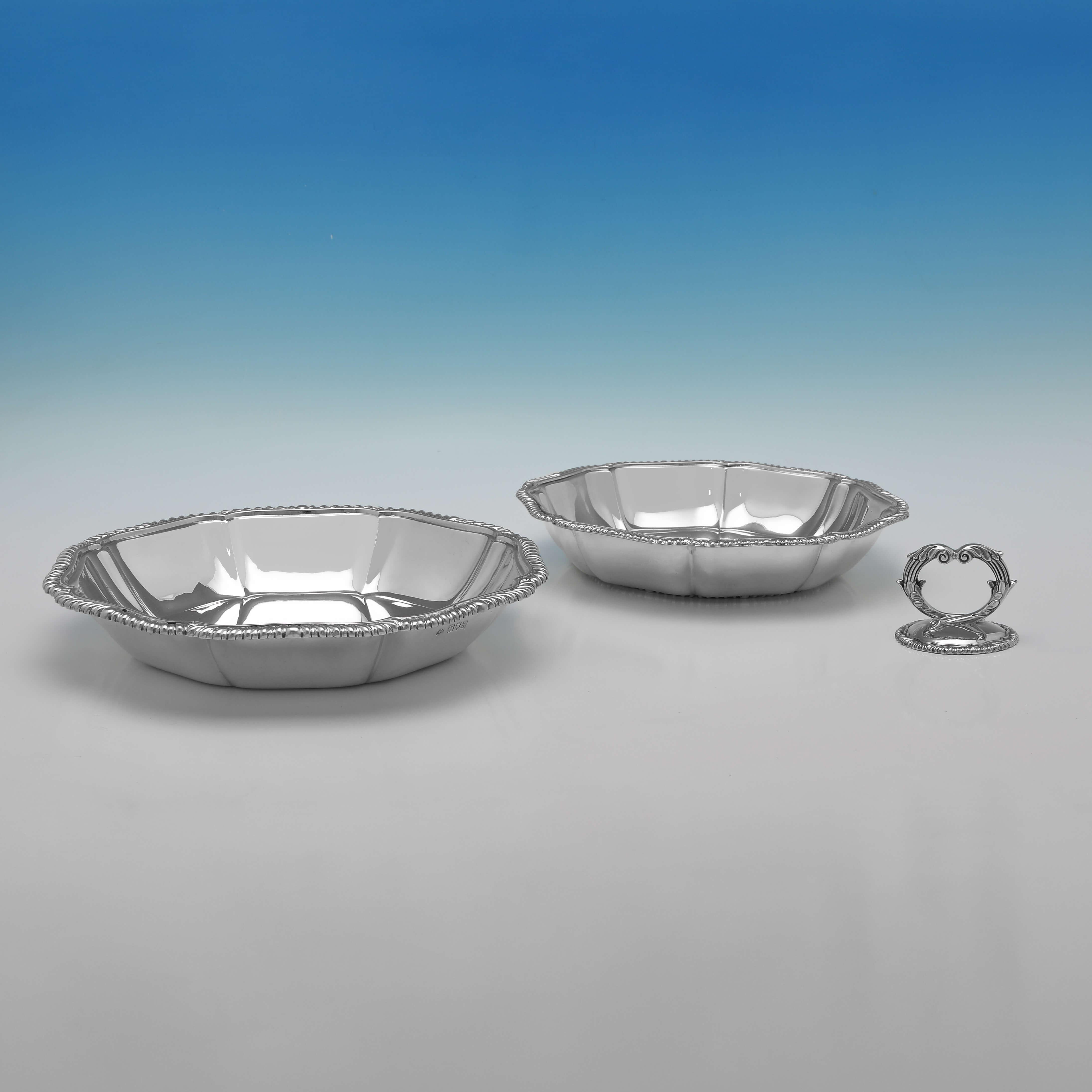 Early 20th Century Edwardian Sterling Silver Pair of Serving Dishes - Entree Dishes - London 1905 For Sale