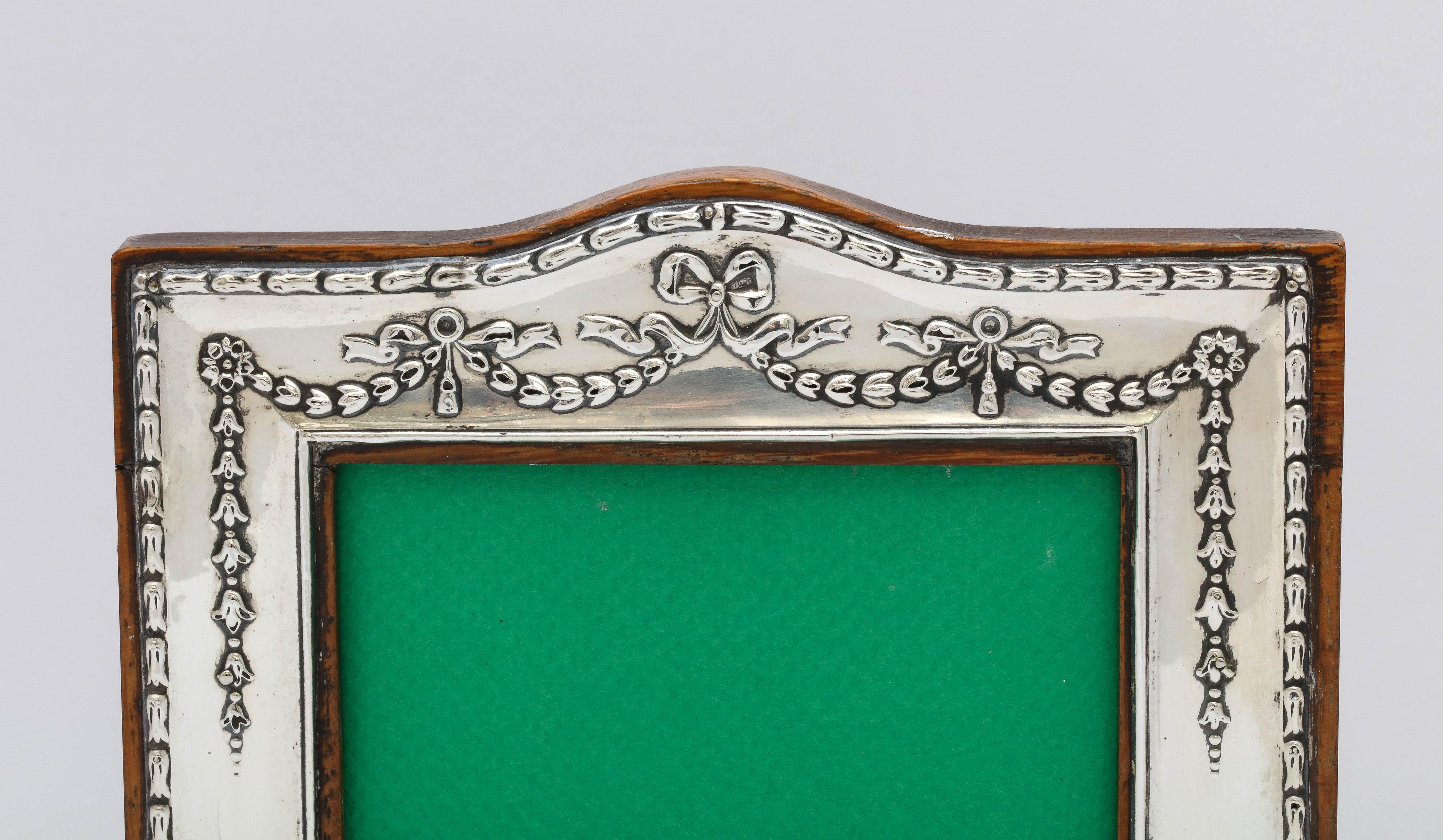 Edwardian Sterling Silver Picture Frame with Wood Back In Good Condition In New York, NY