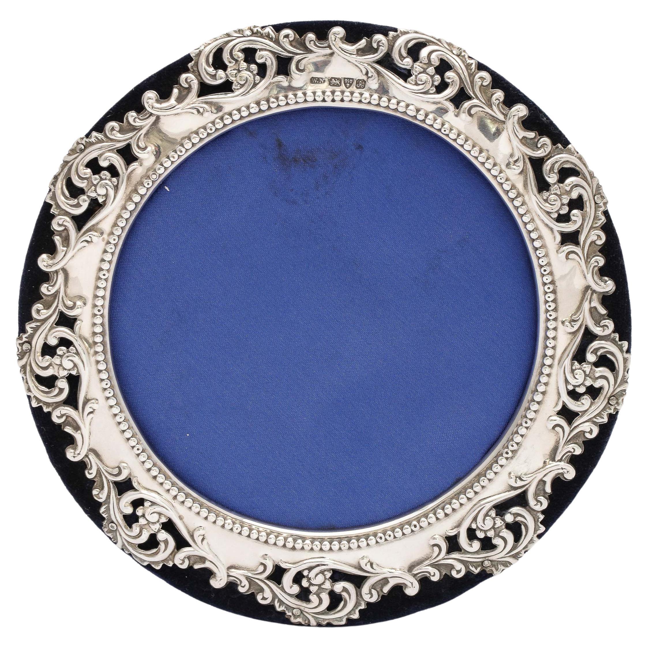 Edwardian Sterling Silver Round Picture Frame Mounted on Dark Blue Velvet