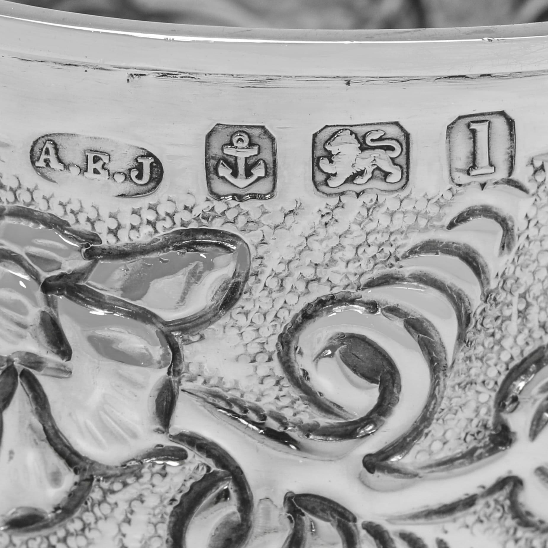 Set di sei portatovaglioli floreali in argento edoardiano con marchio di fabbrica del 1908 In condizioni buone in vendita a London, London