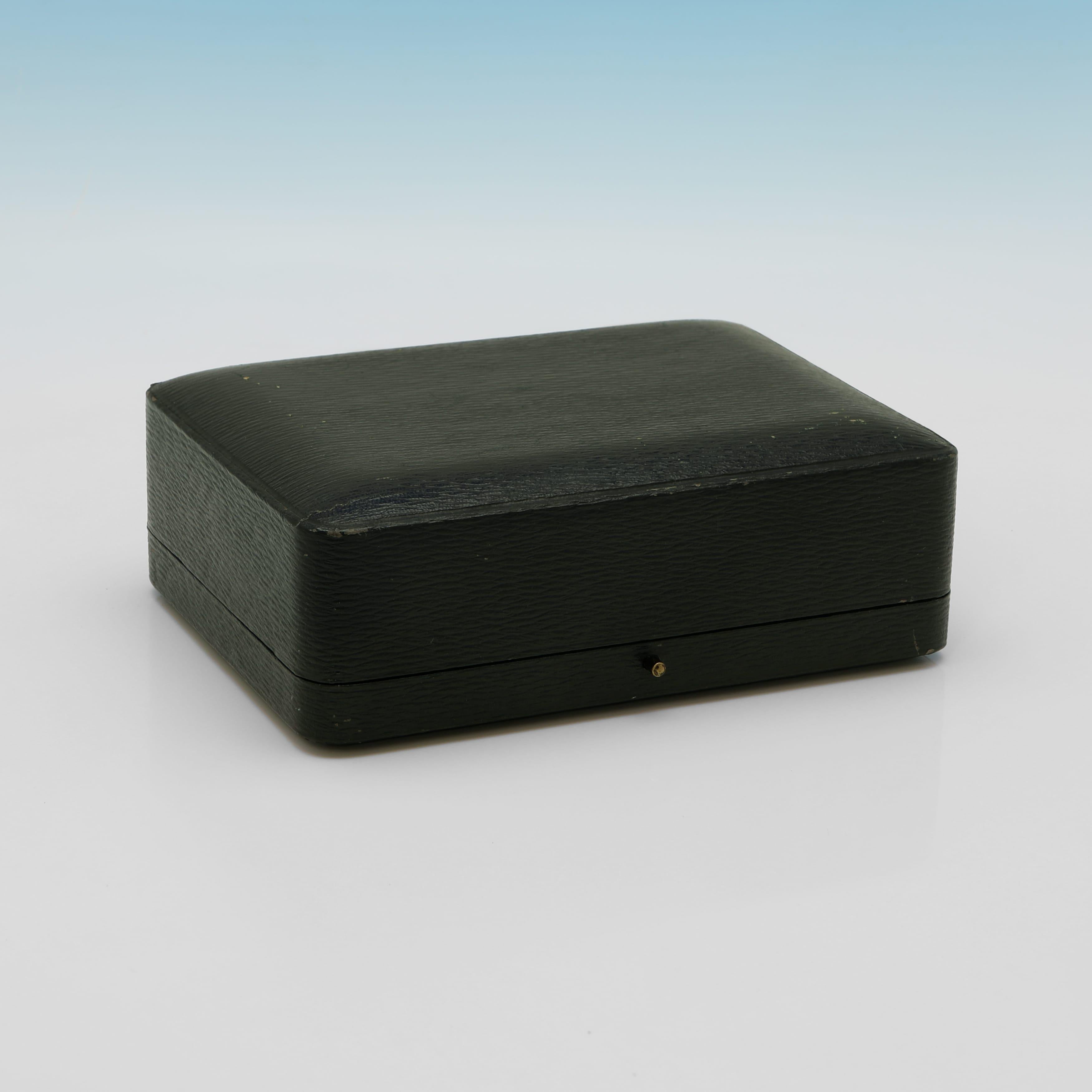 Inizio XX secolo Set di sei portatovaglioli floreali in argento edoardiano con marchio di fabbrica del 1908 in vendita