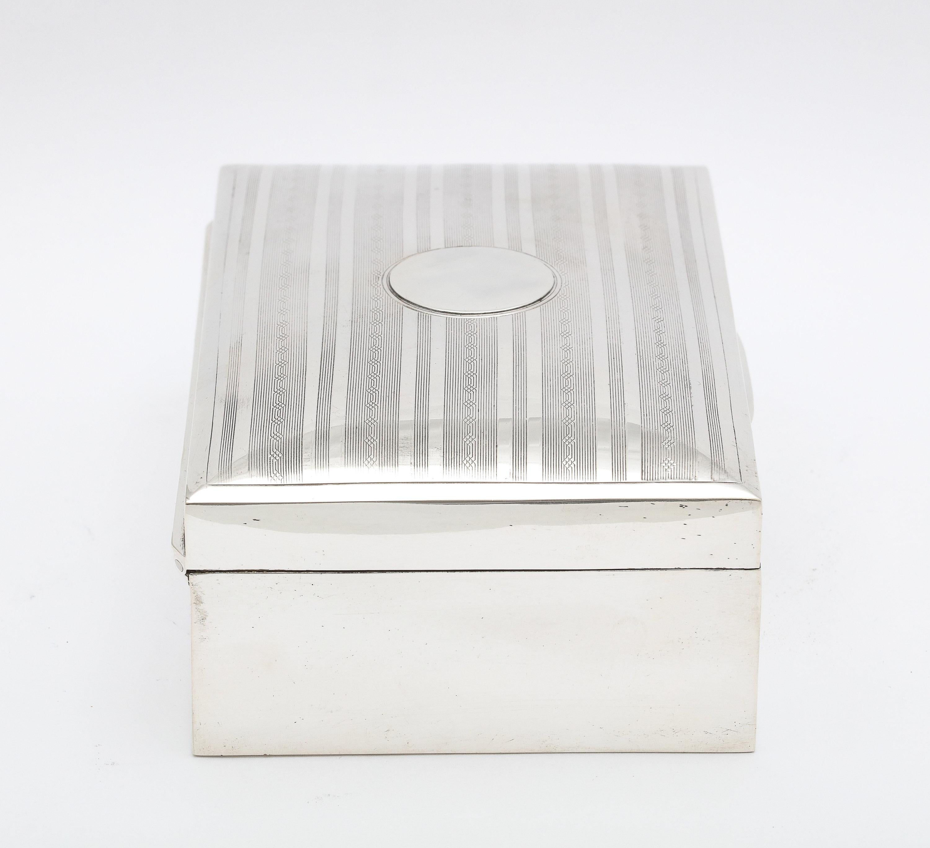 Edwardian Sterling Silver Table Box with Hinged Lid In Good Condition In New York, NY