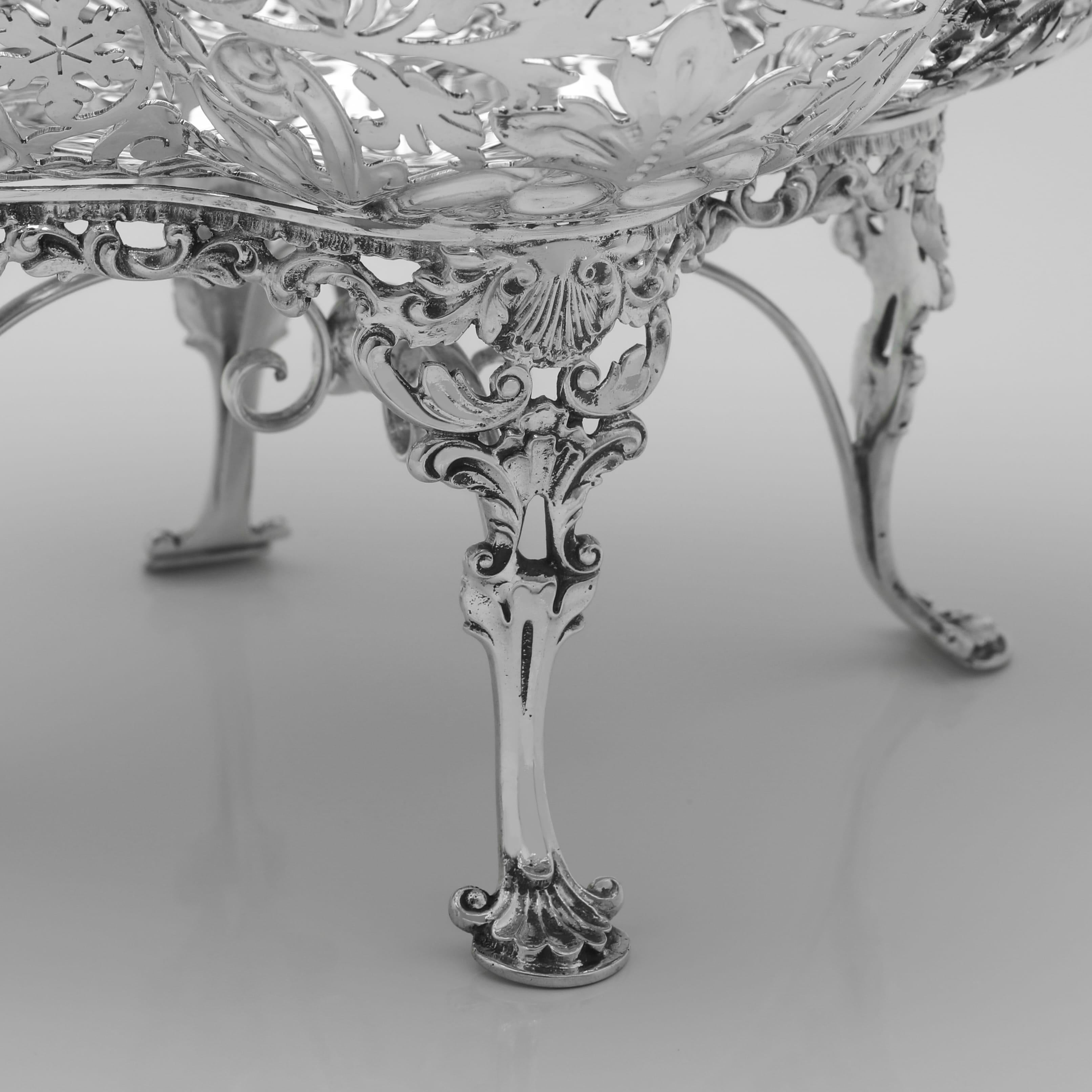 Début du 20ème siècle Suite de table édouardienne en argent sterling par A James Dixon & Sons, Sheffield 1900 en vente