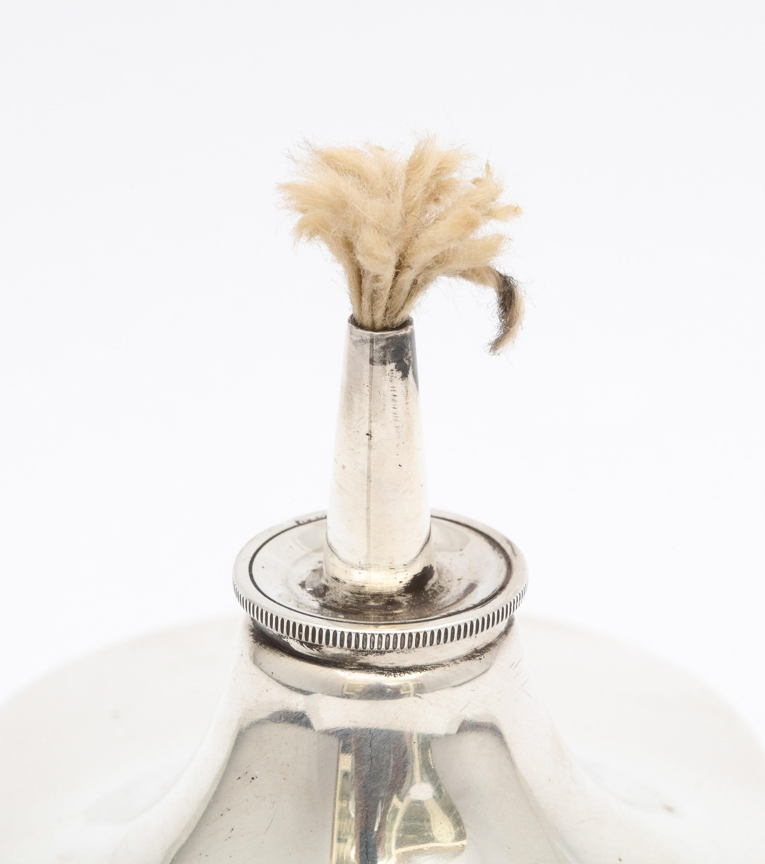 Edwardian Sterling Silver Trefoil-Form Table Lighter For Sale 1