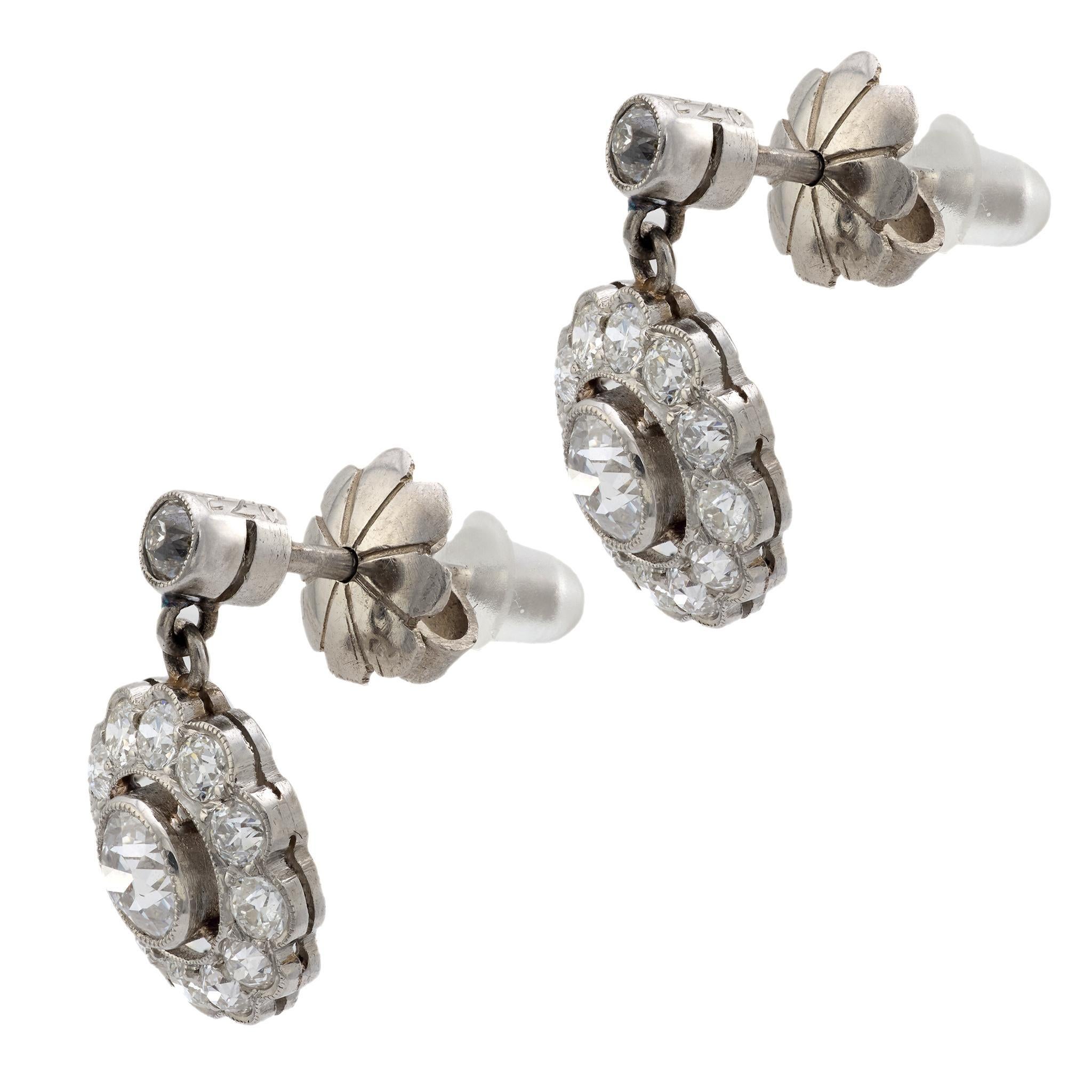Pendientes flor de diamantes en platino estilo eduardiano de 1,70 quilates de peso total Moderno en venta