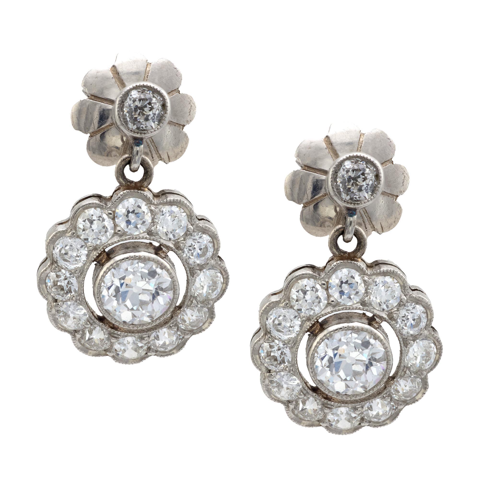 Pendientes flor de diamantes en platino estilo eduardiano de 1,70 quilates de peso total Corte europeo antiguo en venta