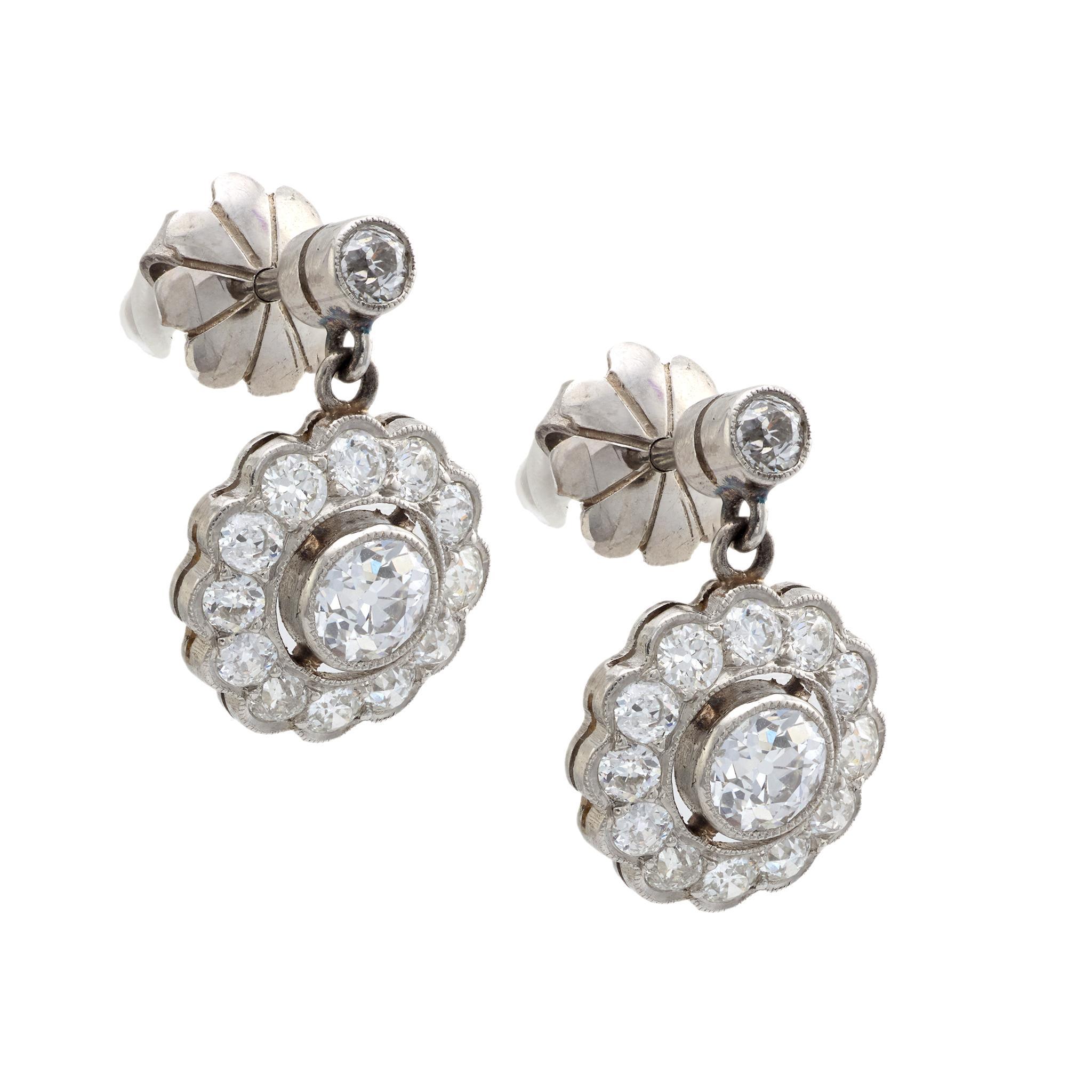 De las mujeres Pendientes flor de diamantes en platino estilo eduardiano de 1,70 quilates de peso total en venta