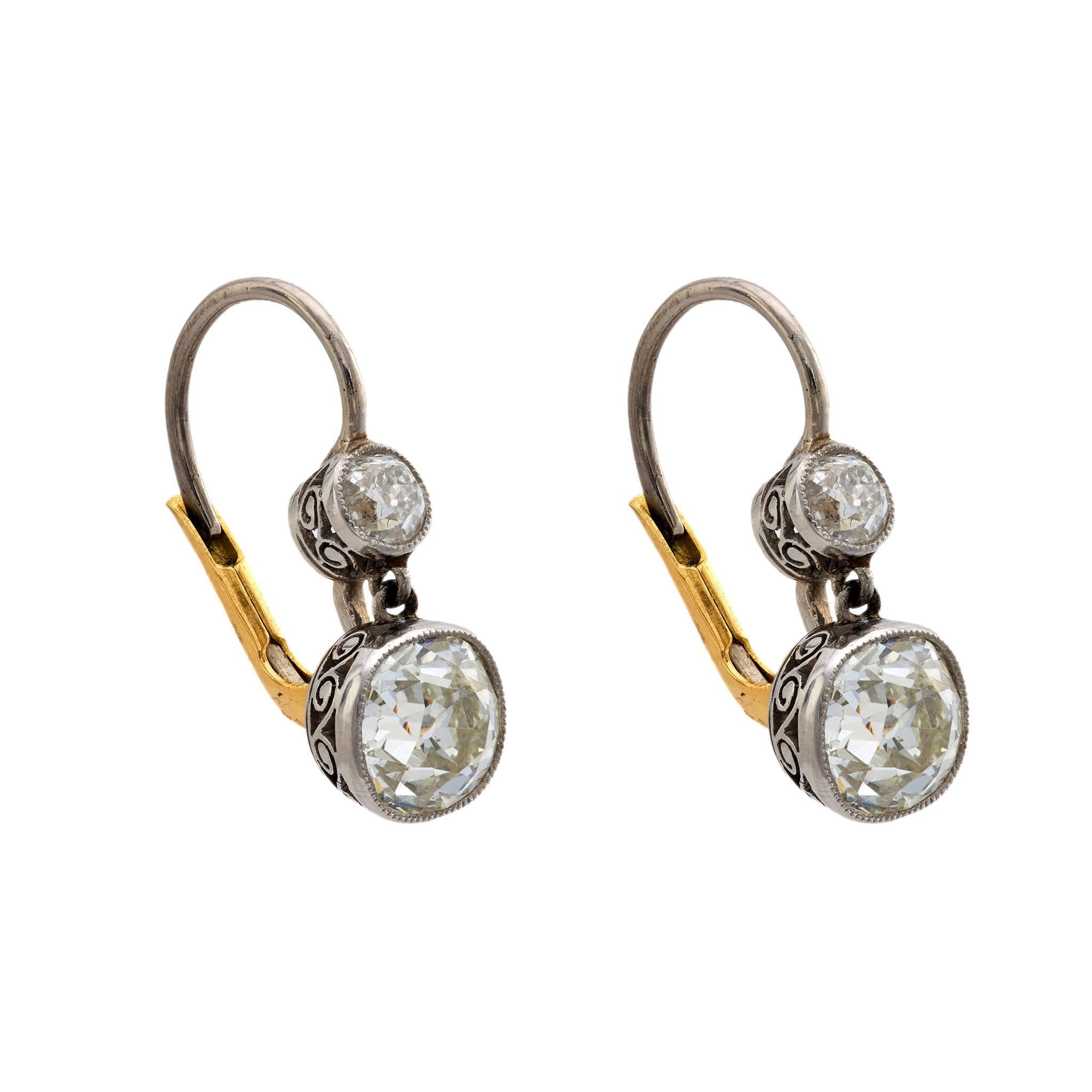 Modern Edwardian style 2.65 carat diamond 18k gold and platinum drop earrings For Sale