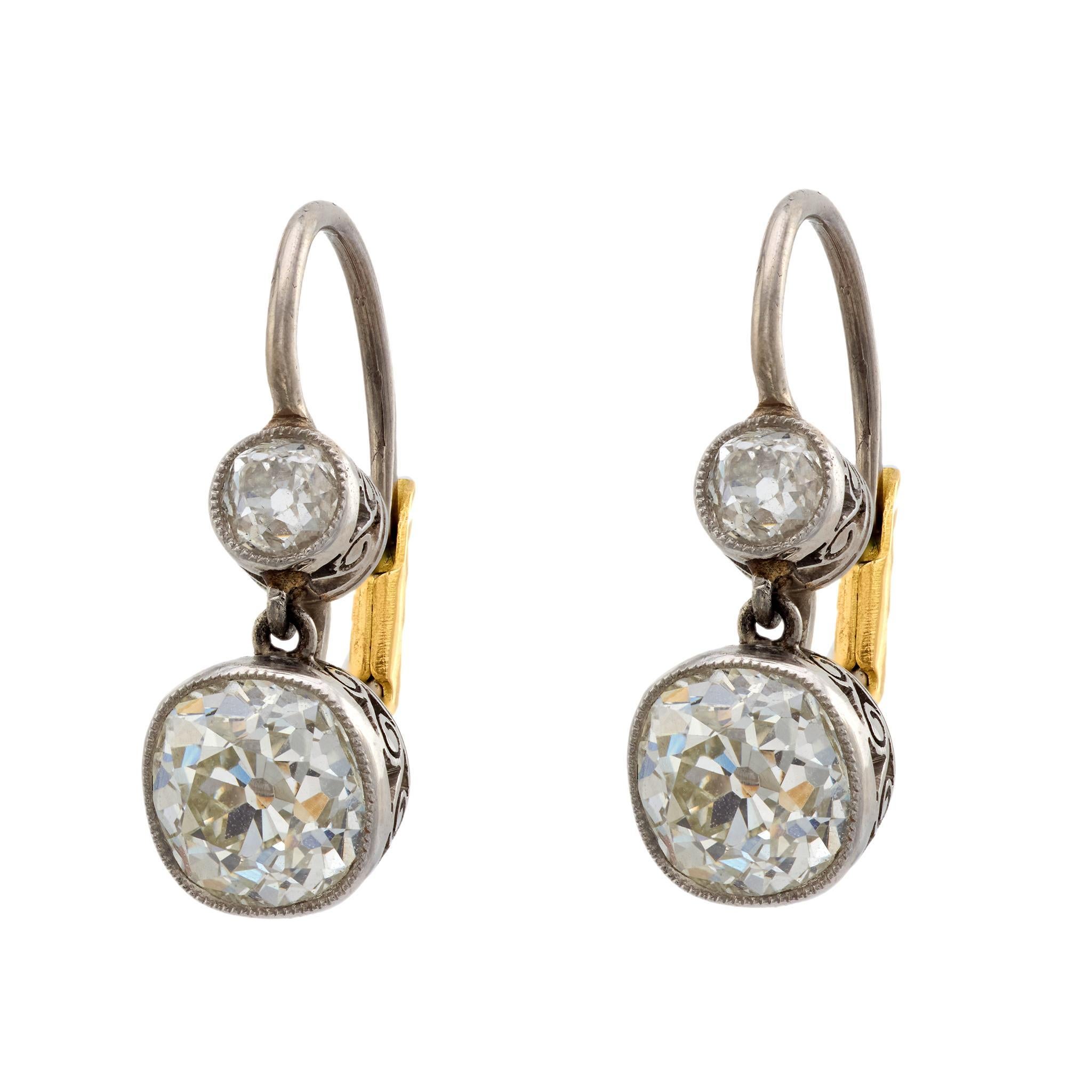 Edwardian style 2.65 carat diamond 18k gold and platinum drop earrings For Sale 2