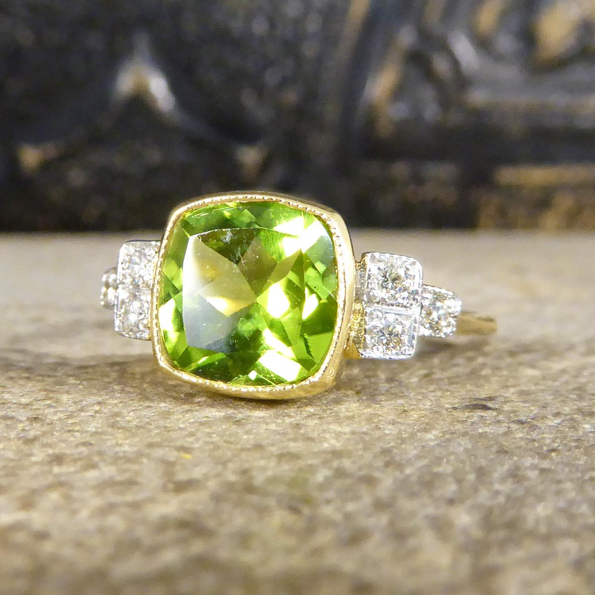 Edwardian Style Collar Set 2.12 Carat Peridot and Diamond Ring in 18ct Gold In Excellent Condition In Yorkshire, West Yorkshire