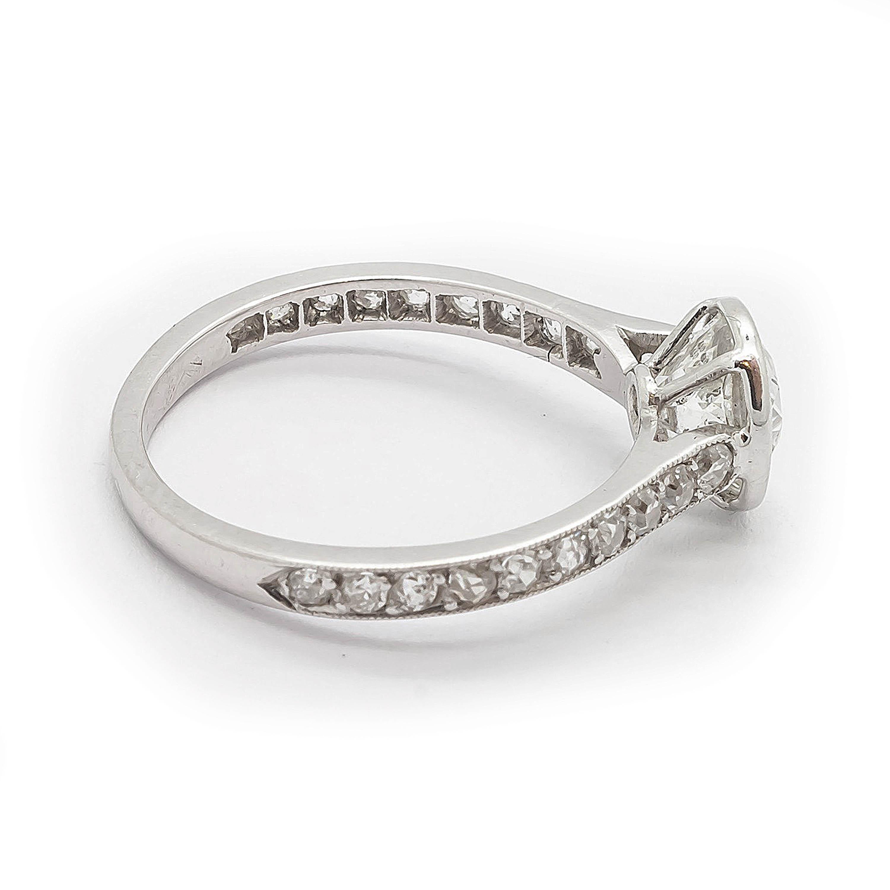 Anello in platino e diamanti taglio cuscino in stile edoardiano, 1,20 carati In condizioni buone in vendita a London, GB