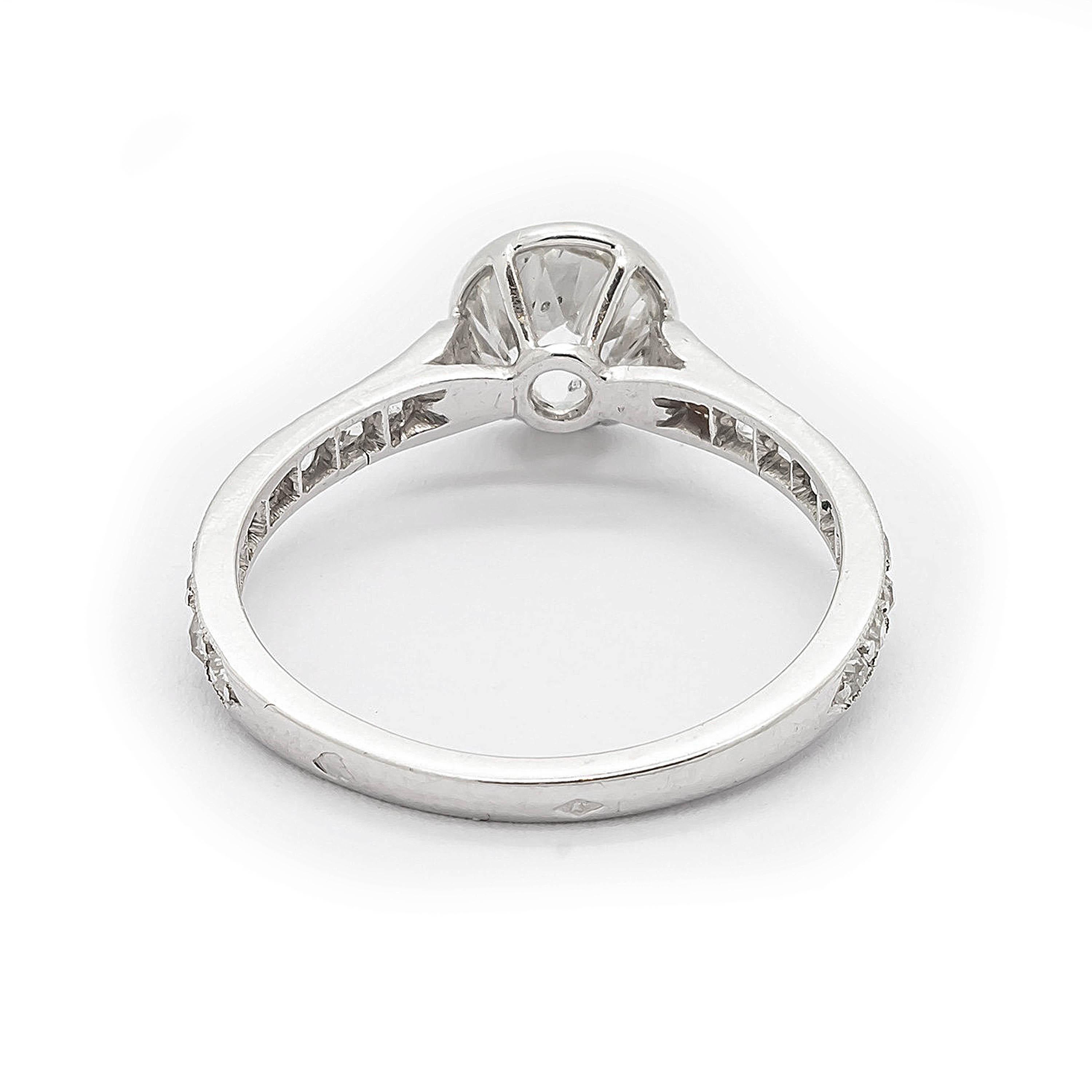 Anello in platino e diamanti taglio cuscino in stile edoardiano, 1,20 carati in vendita 1