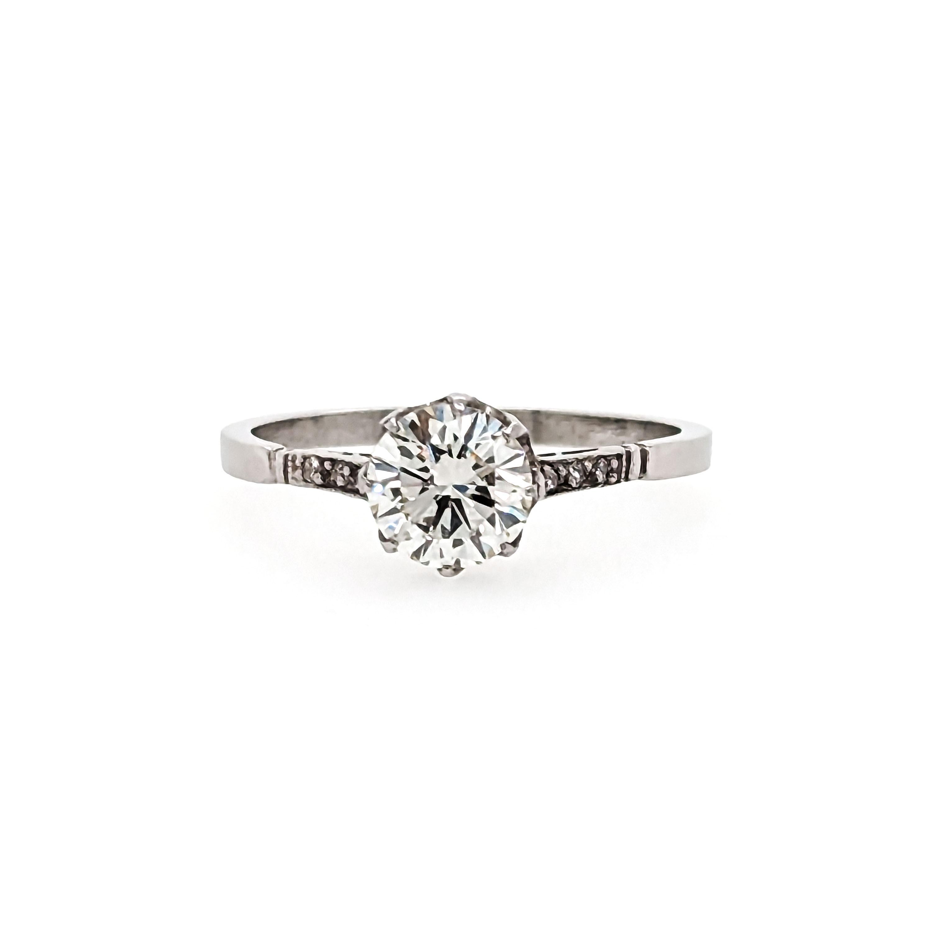 Moderne Bague solitaire de style édouardien en platine et diamants 0,87 carat en vente
