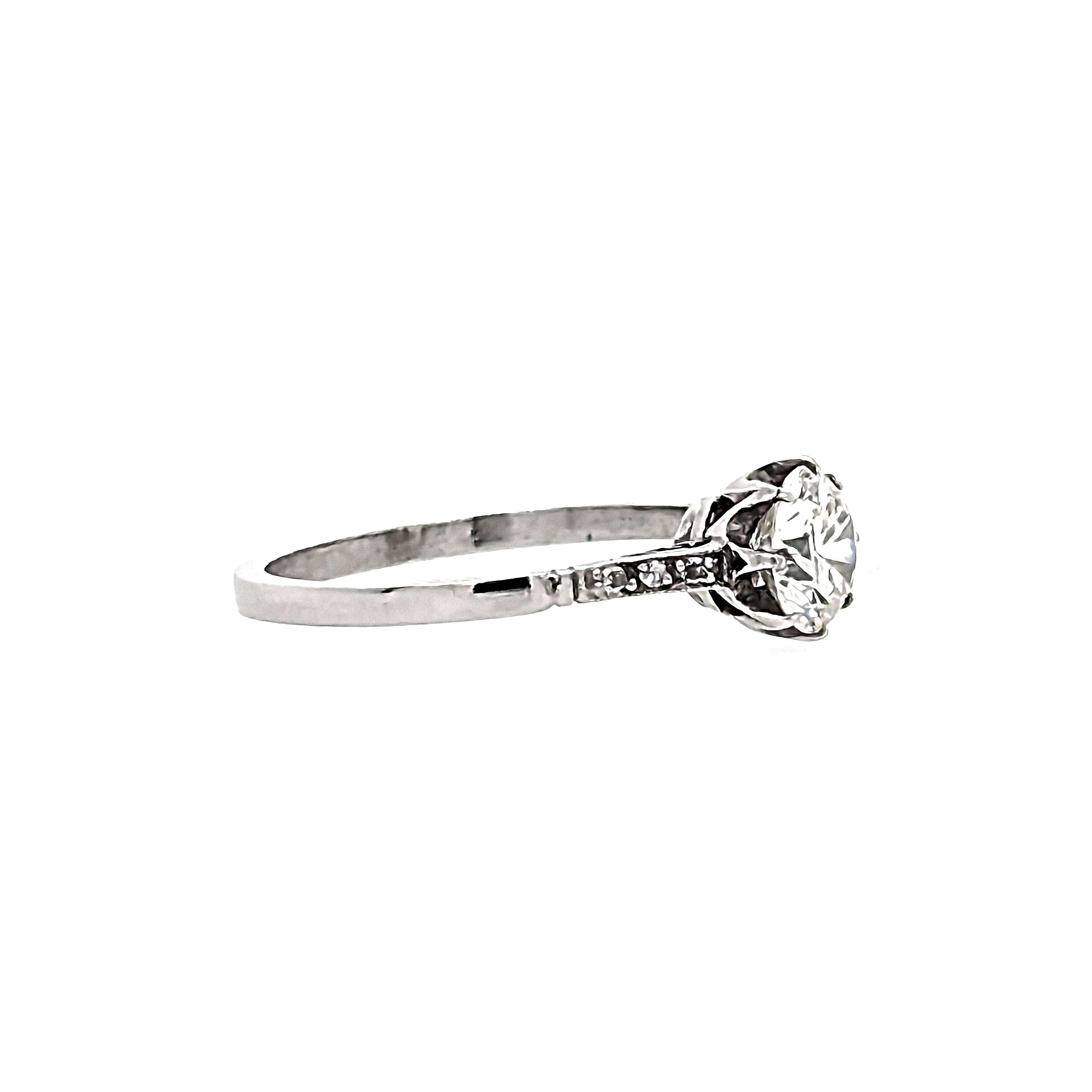 Bague solitaire de style édouardien en platine et diamants 0,87 carat Excellent état - En vente à London, GB
