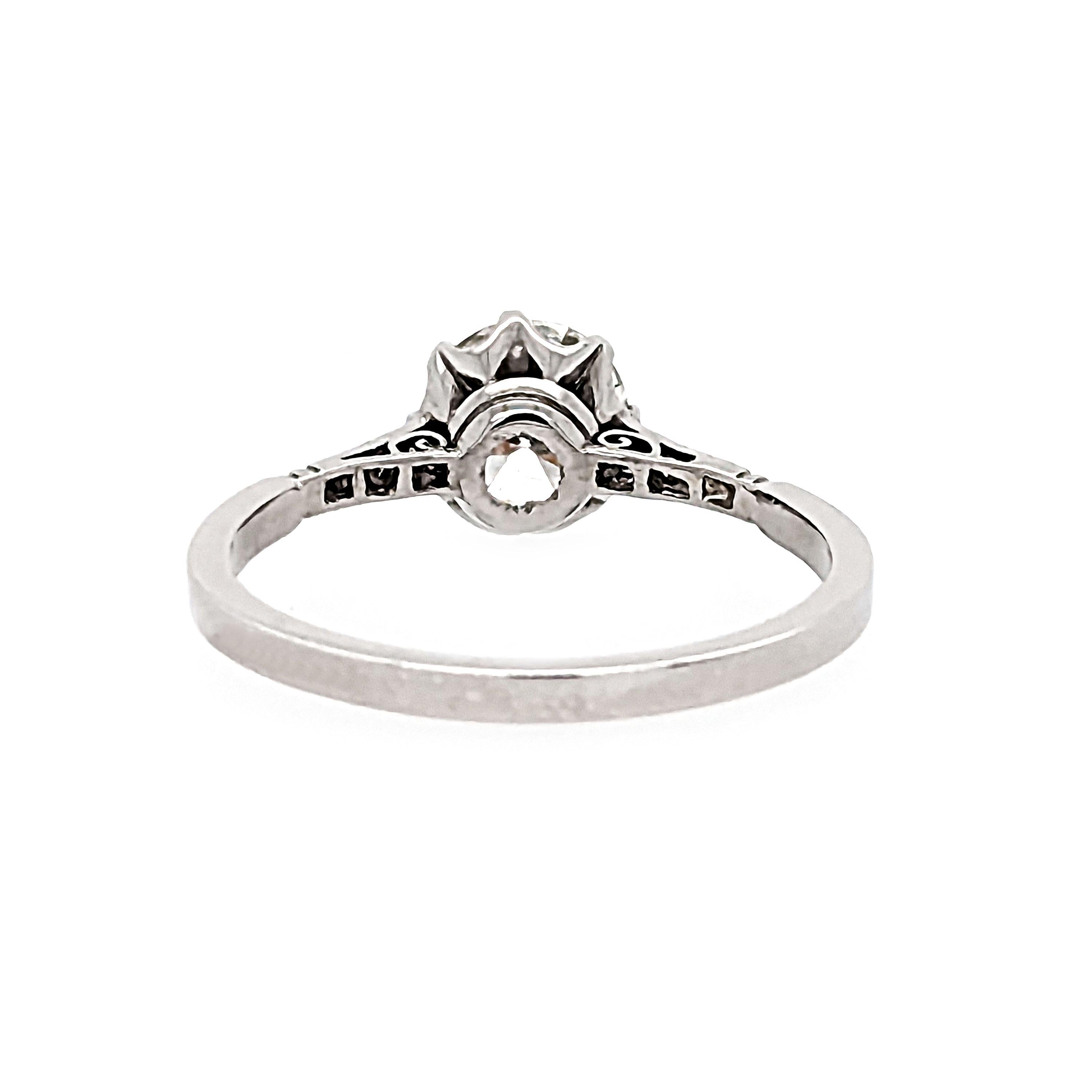 Bague solitaire de style édouardien en platine et diamants 0,87 carat en vente 1