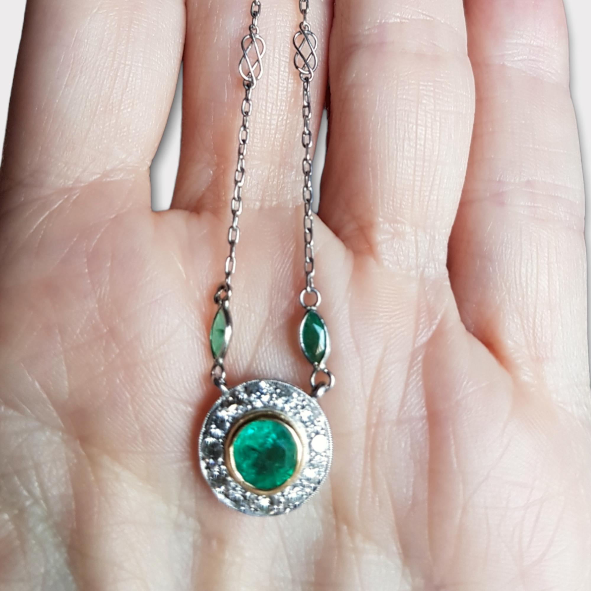Edwardian Style Emerald and Diamond Pendant & Chain In Good Condition For Sale In OVIEDO, AS