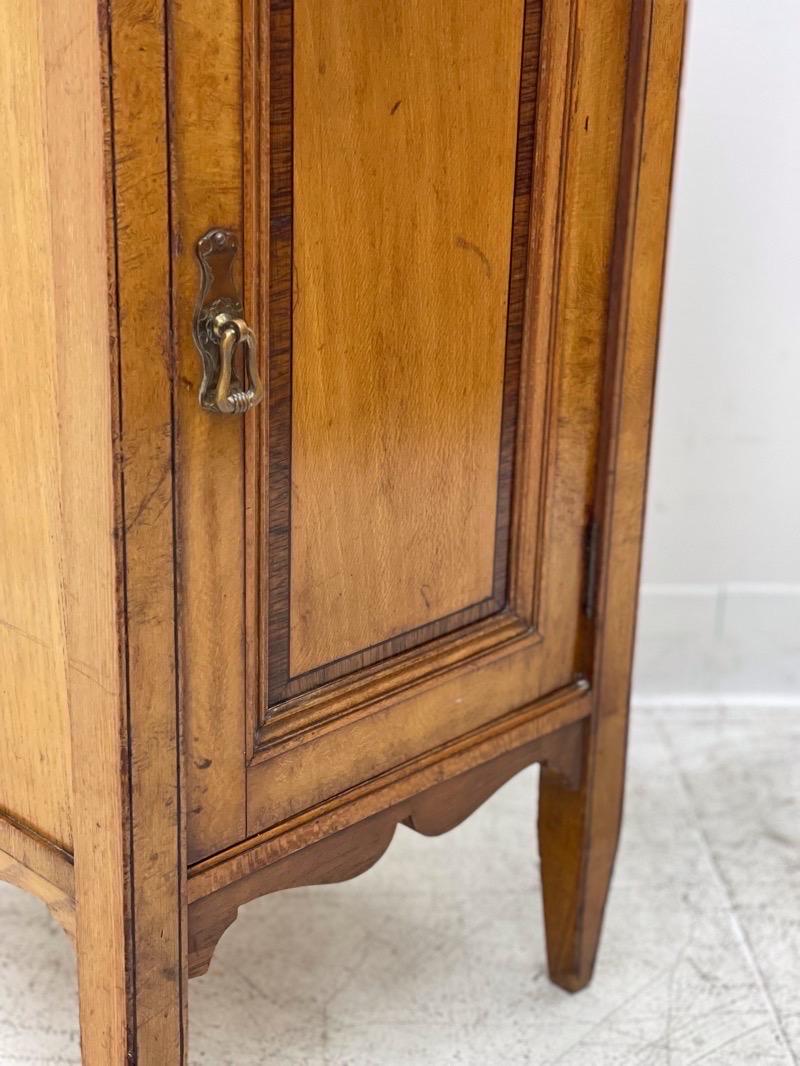 Edwardian Style End Table UK Import In Good Condition For Sale In Seattle, WA