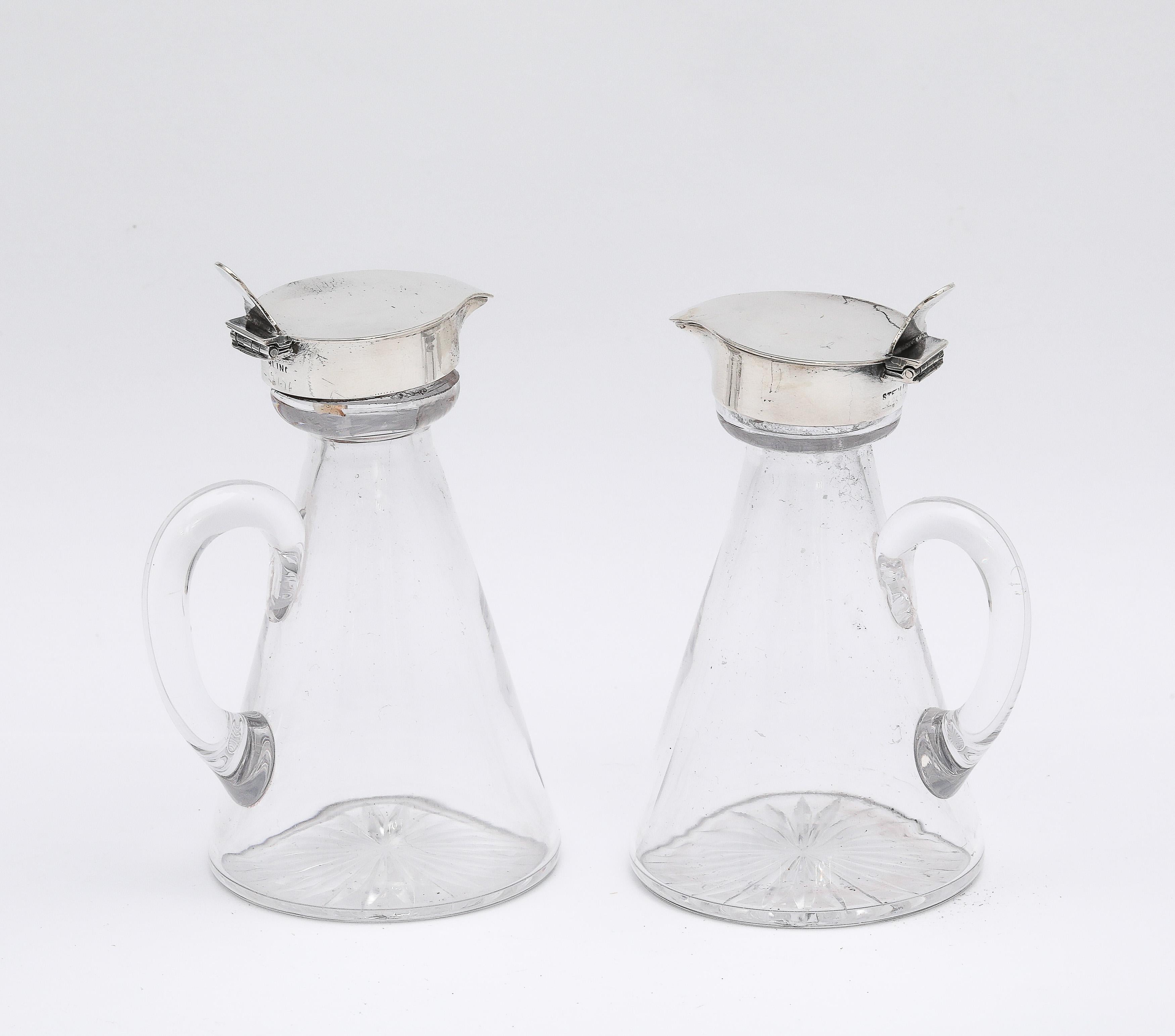Edwardian Style Pair of Hand-Blown Sterling Silver-Mounted Whiskey Noggins/Tots In Good Condition For Sale In New York, NY