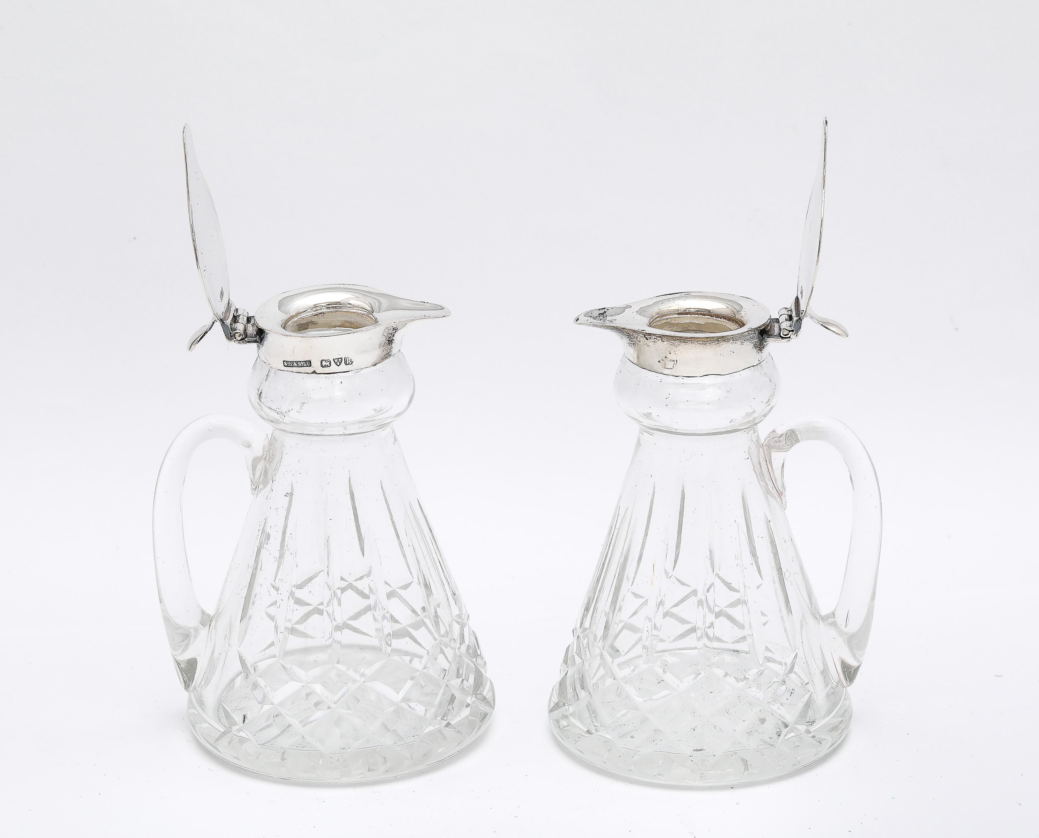 Pareja de Whisky Tots/Noggins Soplados a Mano y Montados en Plata de Ley de Estilo Eduardiano Plata esterlina en venta