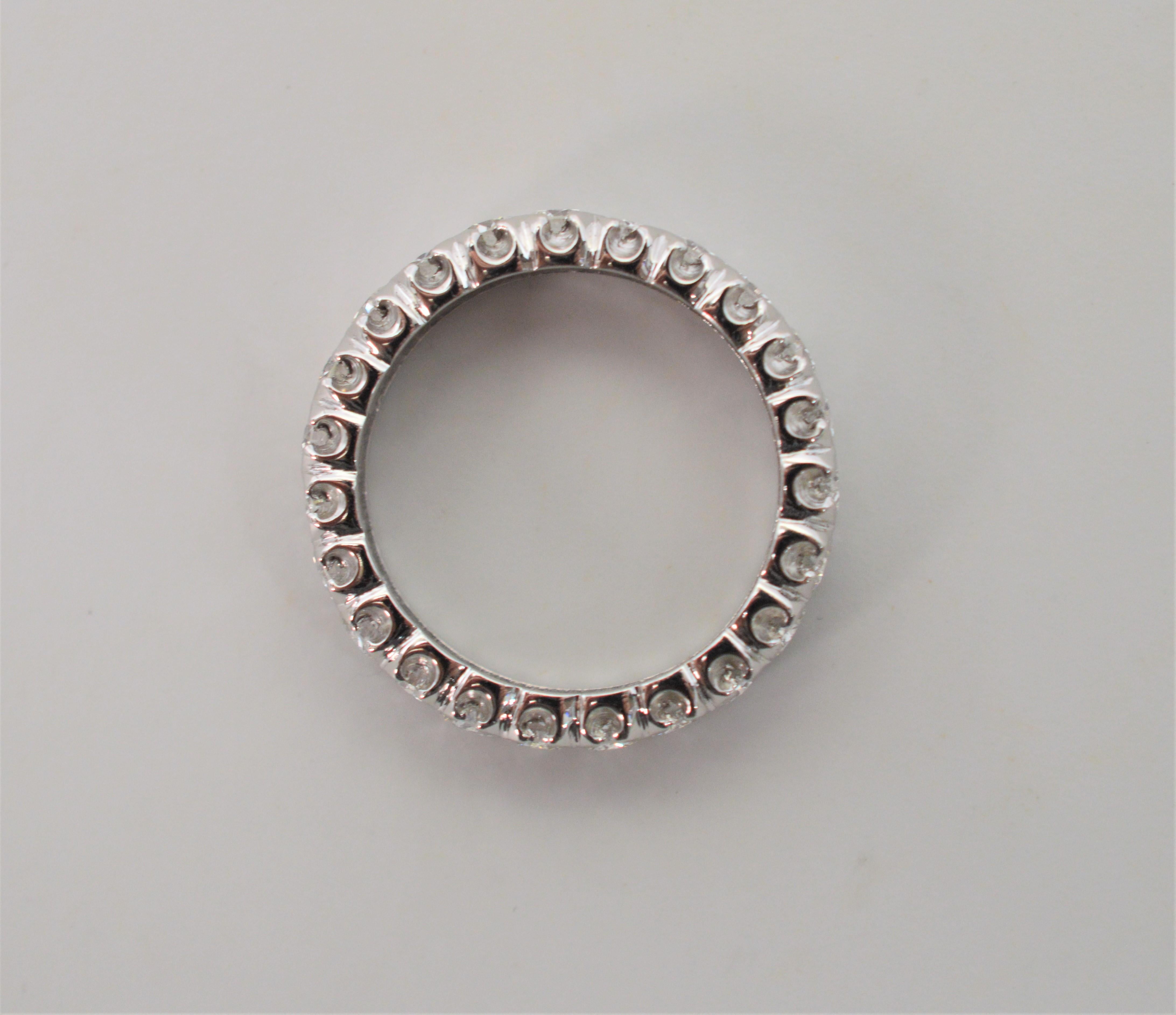 Taglio rotondo Anello a fascia per l'eternità con diamanti in platino in stile edoardiano in vendita
