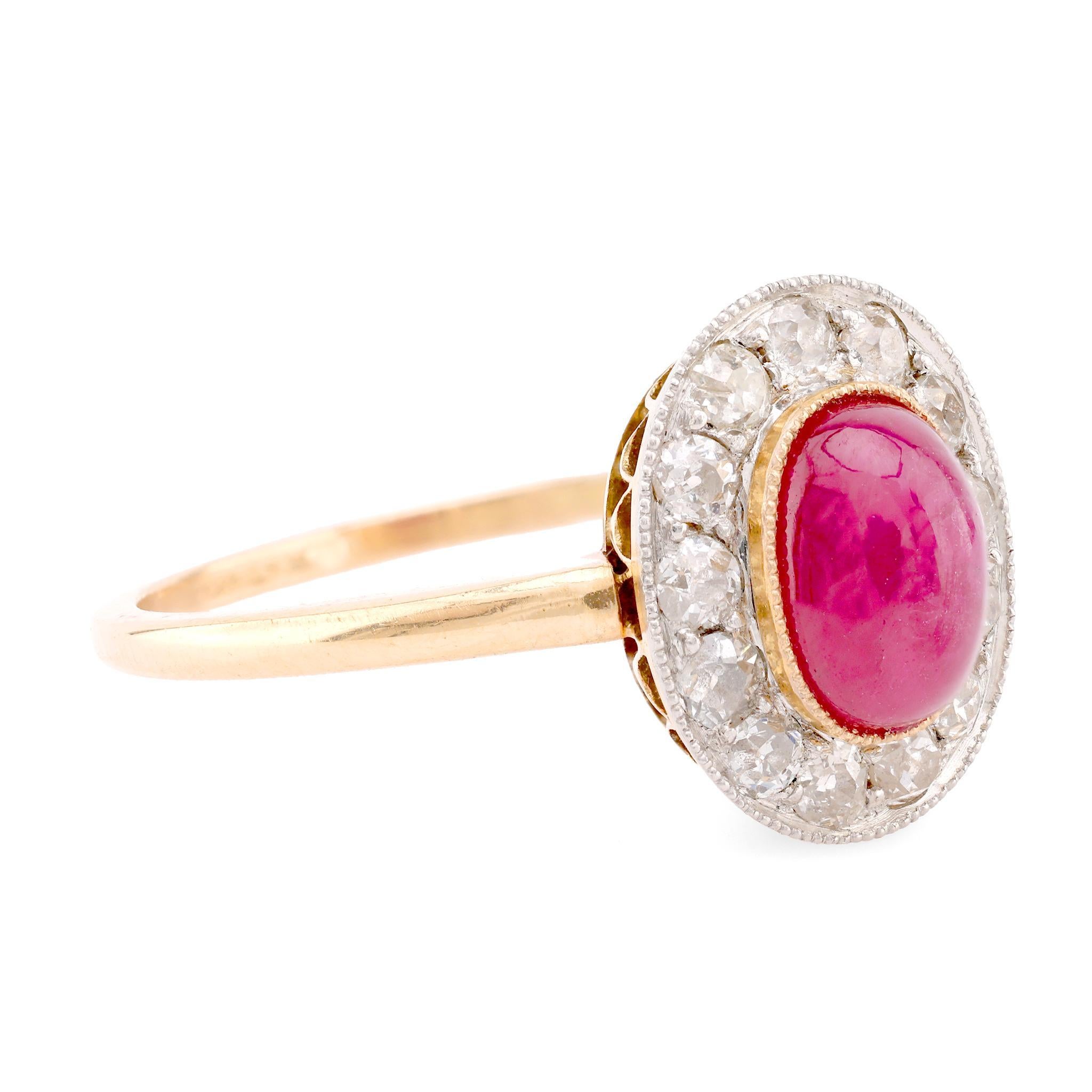 Édouardien Bague grappe de style édouardien en or jaune 18 carats avec rubis et diamants en vente