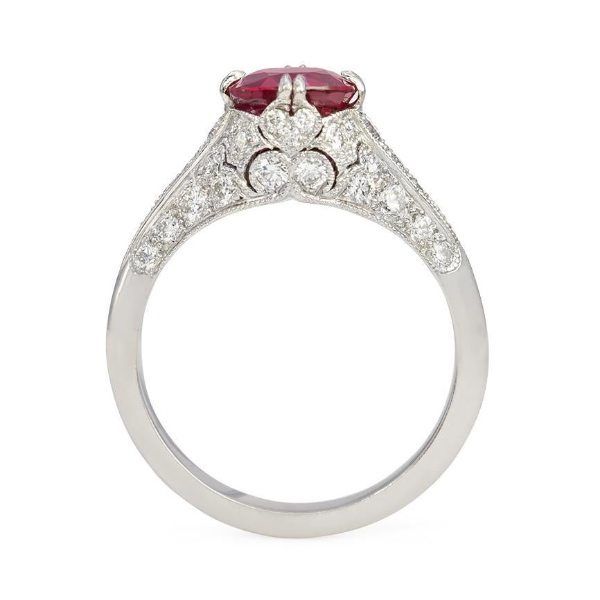 Anillo solitario de rubí estilo eduardiano con montura de platino engastada a mano con diamantes Eduardiano en venta