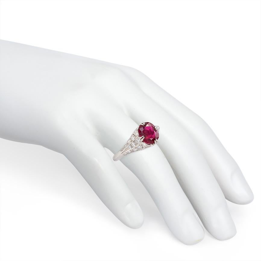 Edwardian Style Ruby Solitaire Ring in Handmade Diamond-Set Platinum Mount In Excellent Condition For Sale In New York, NY