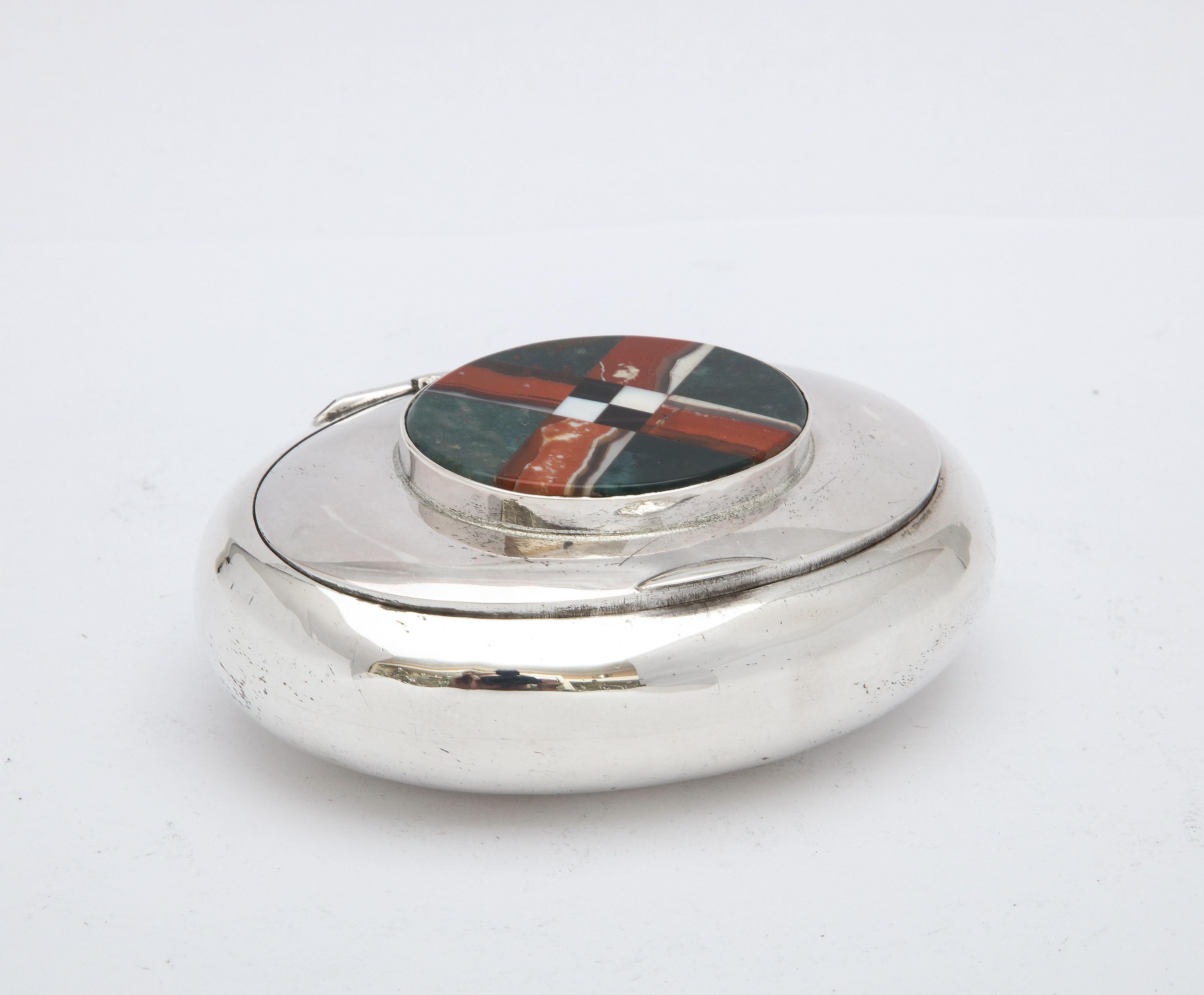 Edwardian Style Sterling Silver and Scottish Agate Trinkets Box with Hinged Lid In Good Condition In New York, NY