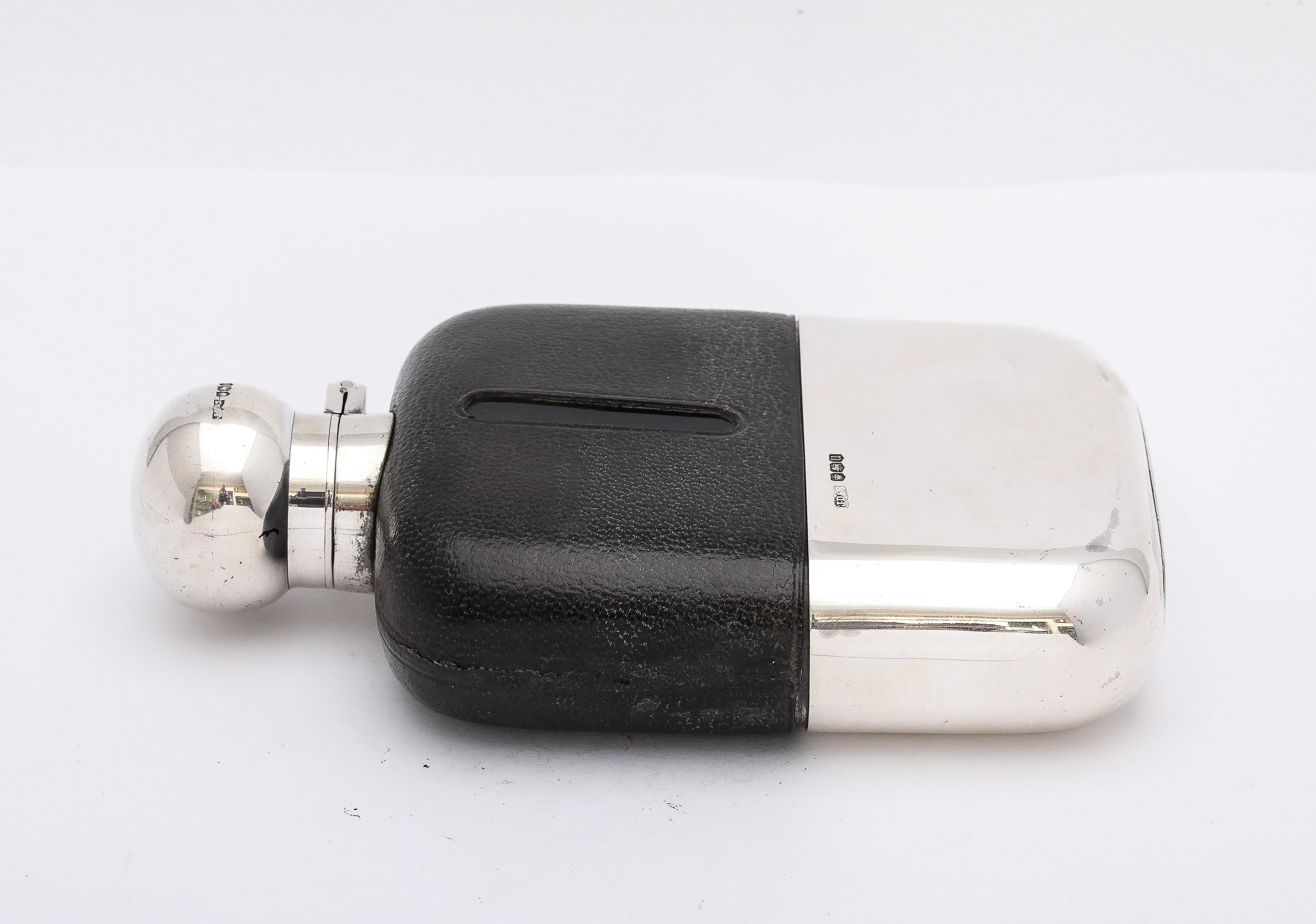 Petaca de Cuero y Vidrio Montada en Plata de Ley Estilo Eduardiano con Tapa Abombada en venta 6
