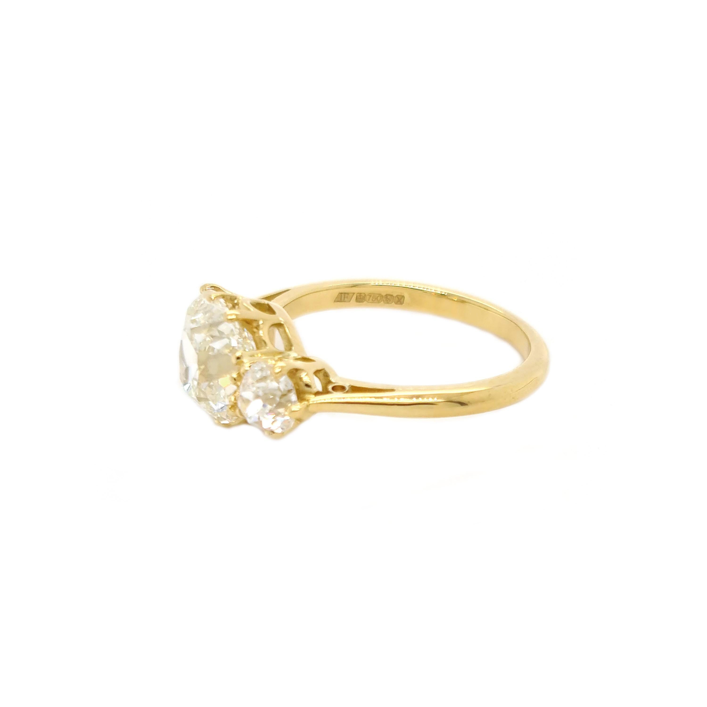 Edwardian Style Three Stone Diamond And Gold Ring, 2.00 Carats J SI1 For Sale 1