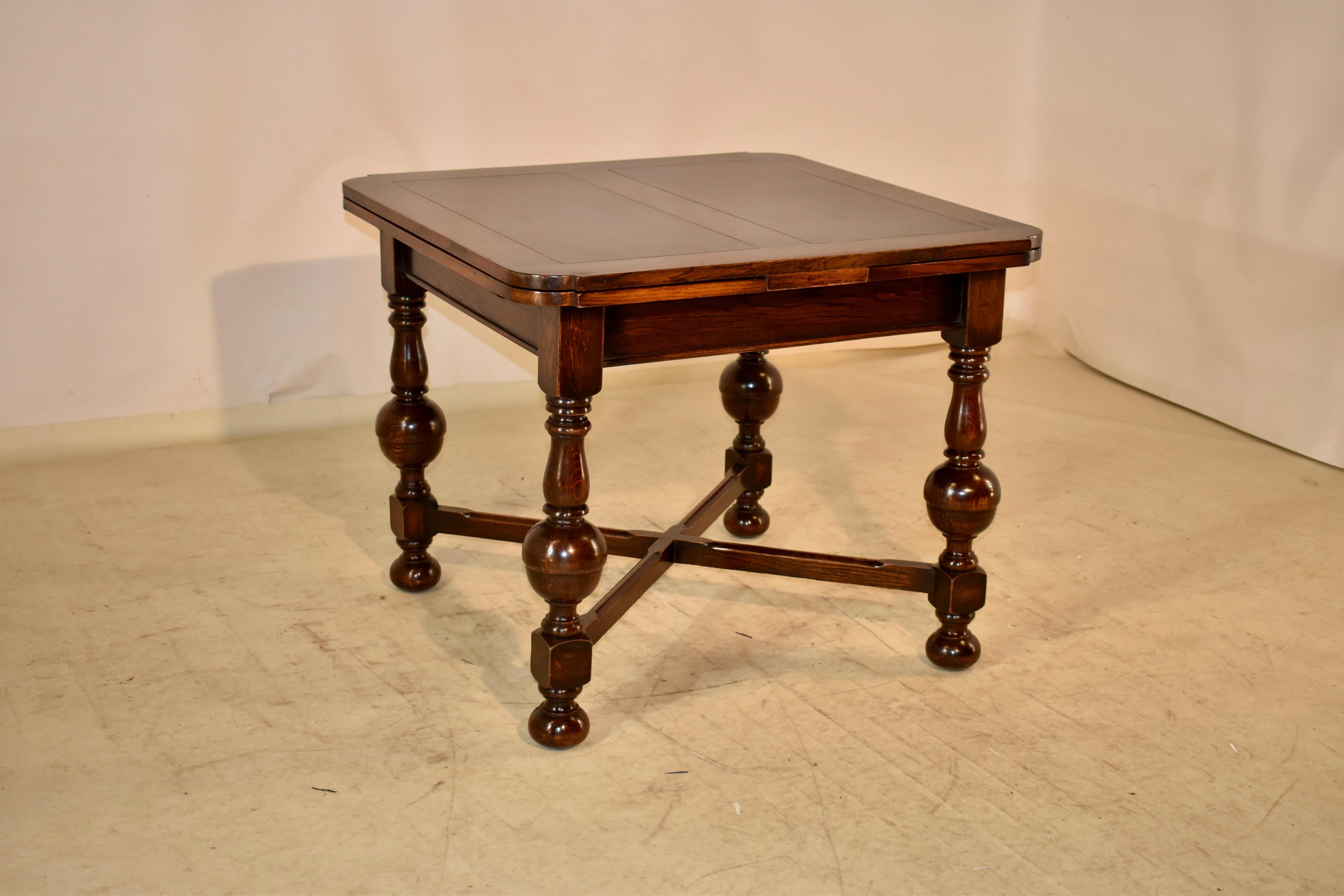 English Edwardian Table with Draw-Leaves, circa 1900