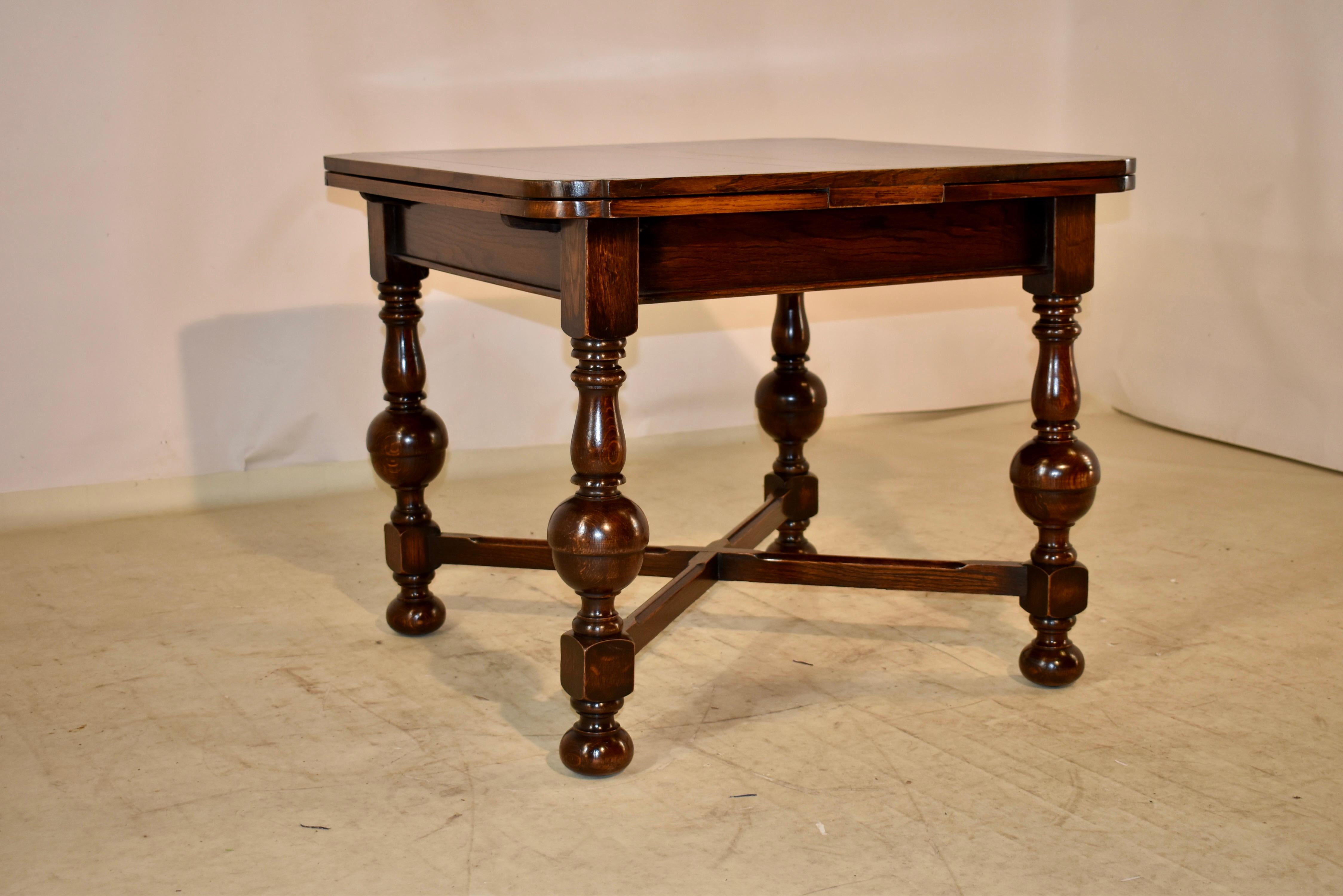 Edwardian Table with Draw-Leaves, circa 1900 In Good Condition In High Point, NC