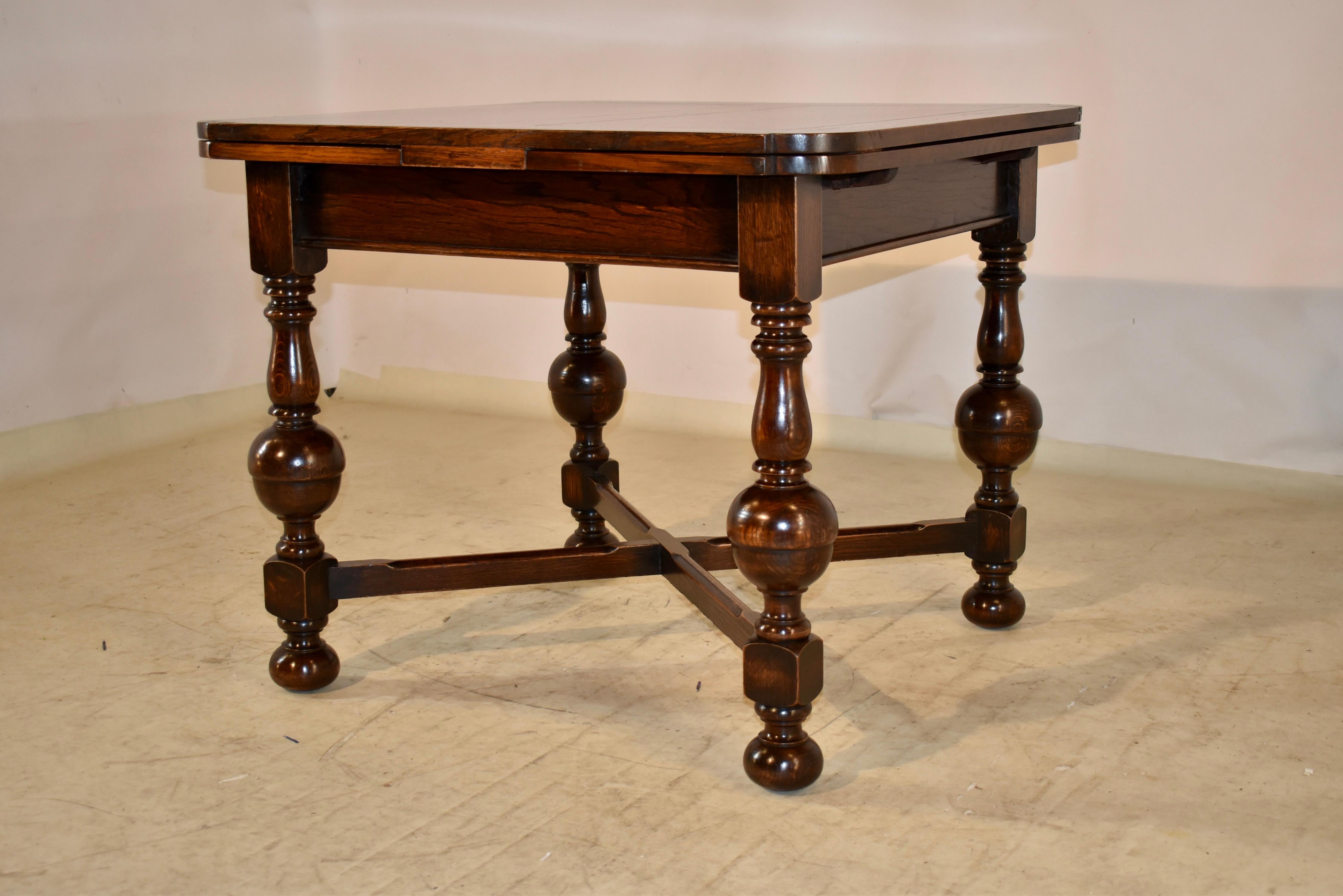 Oak Edwardian Table with Draw-Leaves, circa 1900