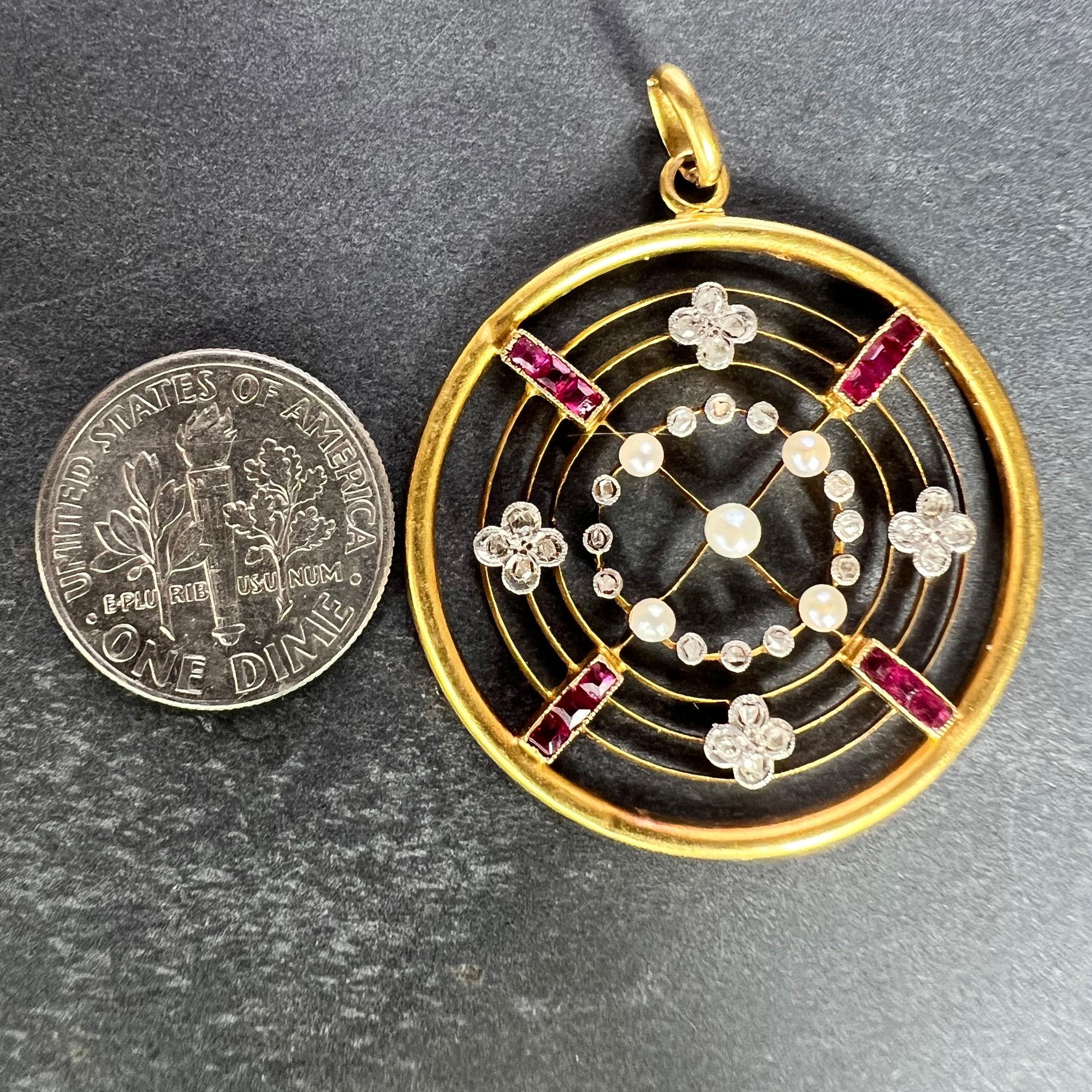 Pendentif Edwardian Target en or jaune 18K avec diamant, perle et rubis en vente 5