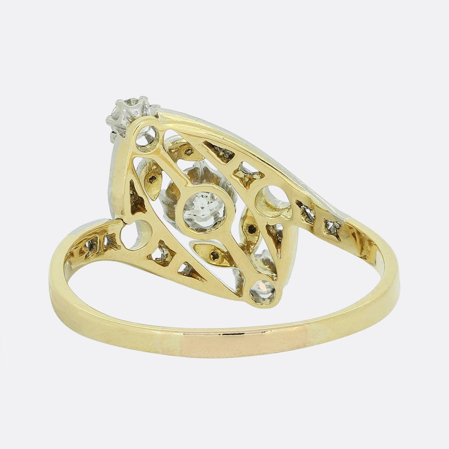 Edwardian Three Stone 0.40 Carat Diamond Twist Ring In Good Condition For Sale In London, GB
