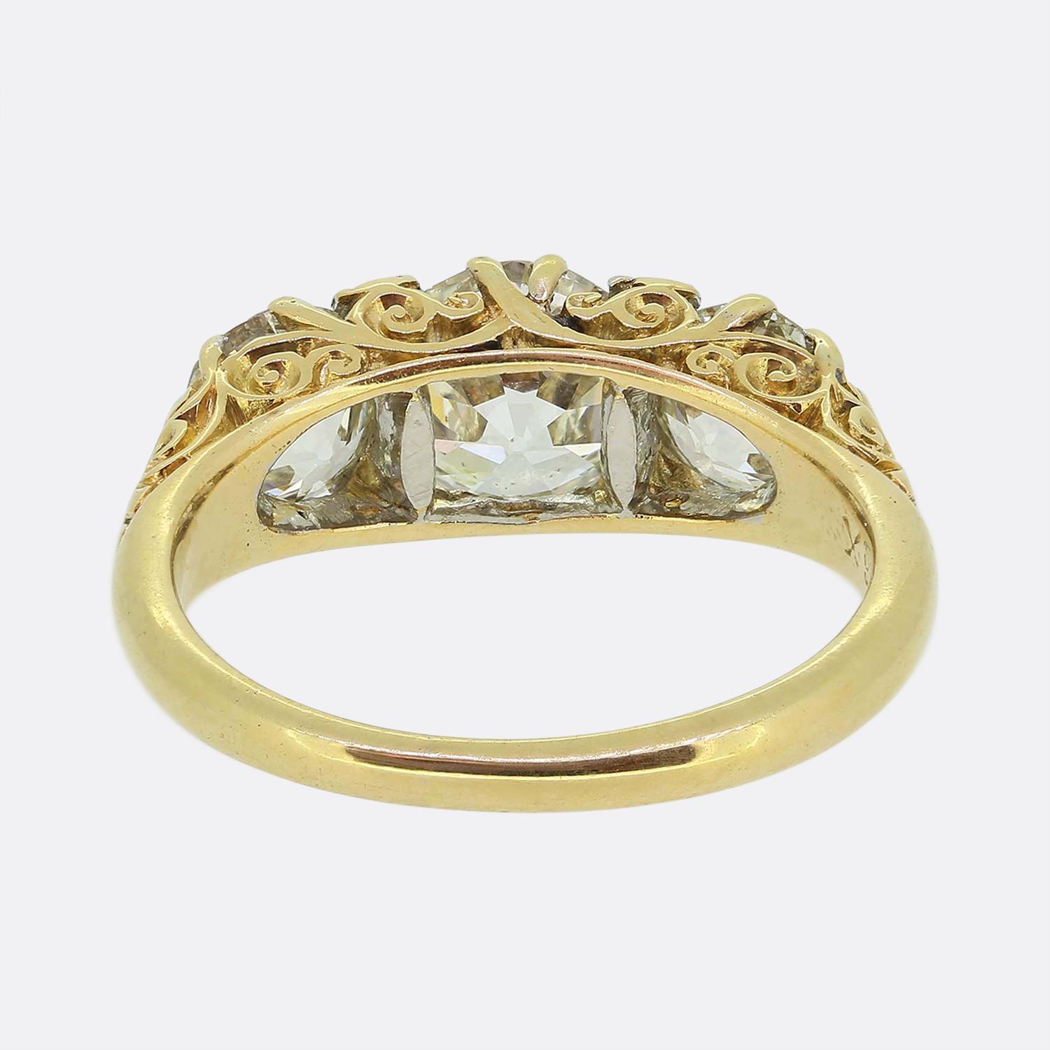 Edwardian Three-Stone Diamond Ring In Good Condition For Sale In London, GB