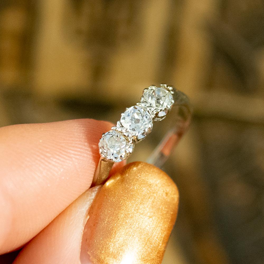 Edwardian Three-Stone Diamond Ring in 18 Carat White Gold and Platinum 3