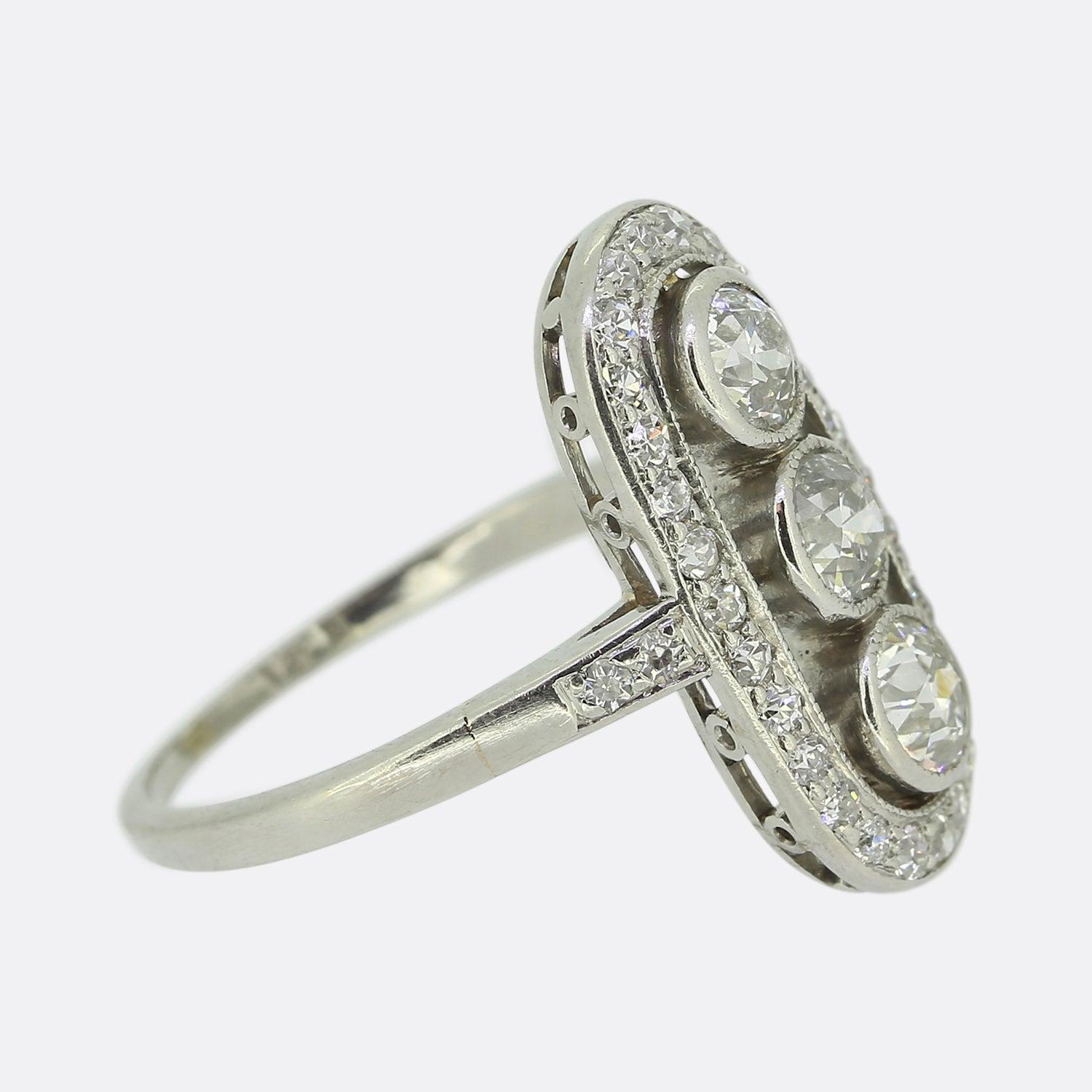 Édouardien Bague de table édouardienne à trois pierres en diamant taille ancienne en vente