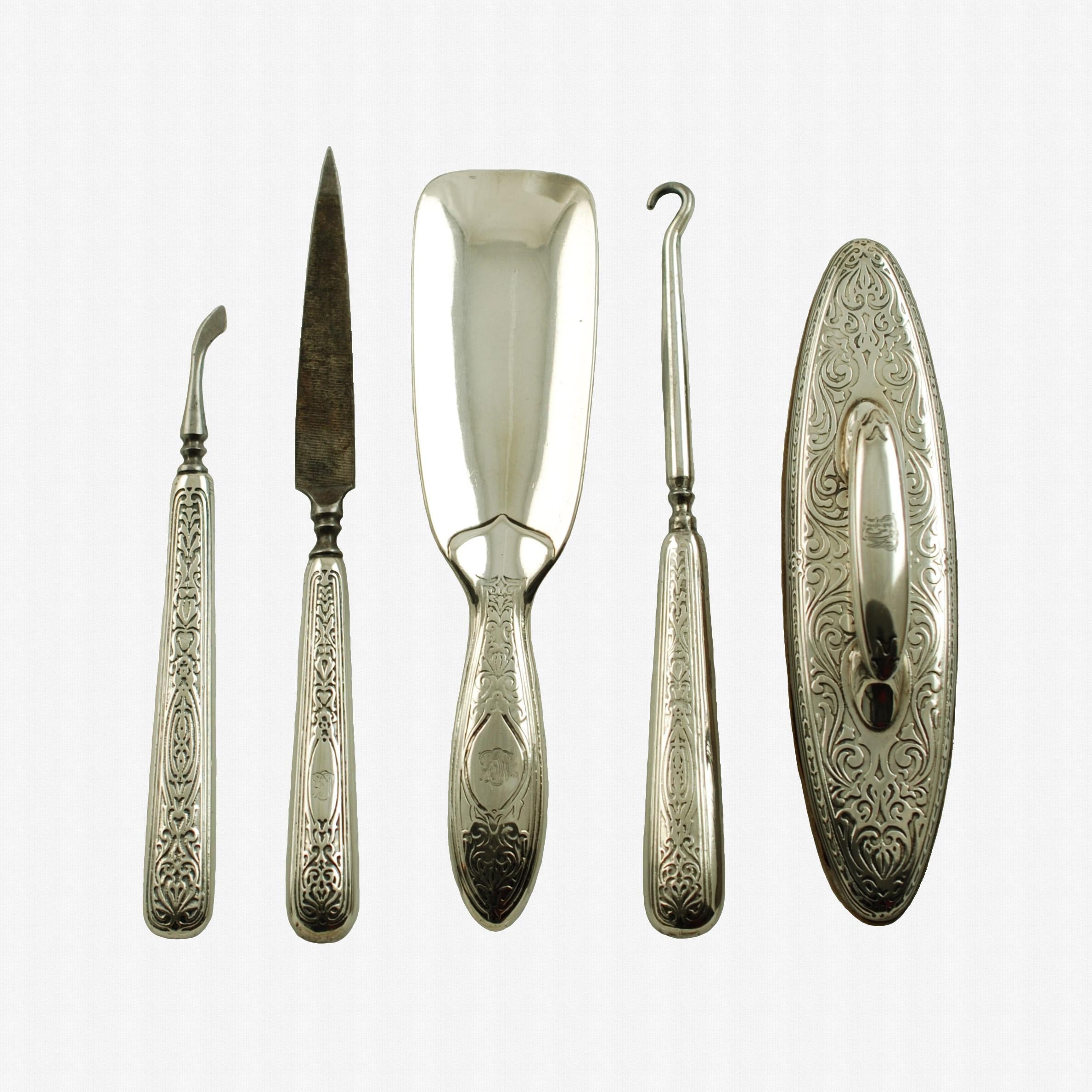Edwardian Tiffany & Co. Sterling Silver 13-Piece Vanity Set In Good Condition For Sale In Cincinnati, OH