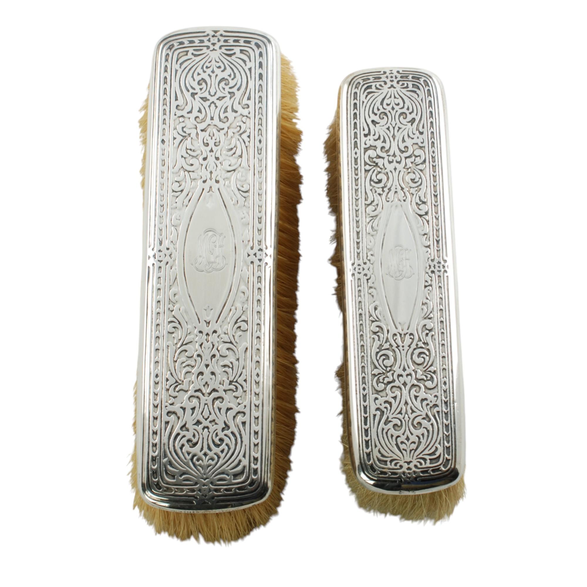 Tiffany & Co. eduardiana Set de tocador de plata de ley de 13 piezas siglo XX en venta