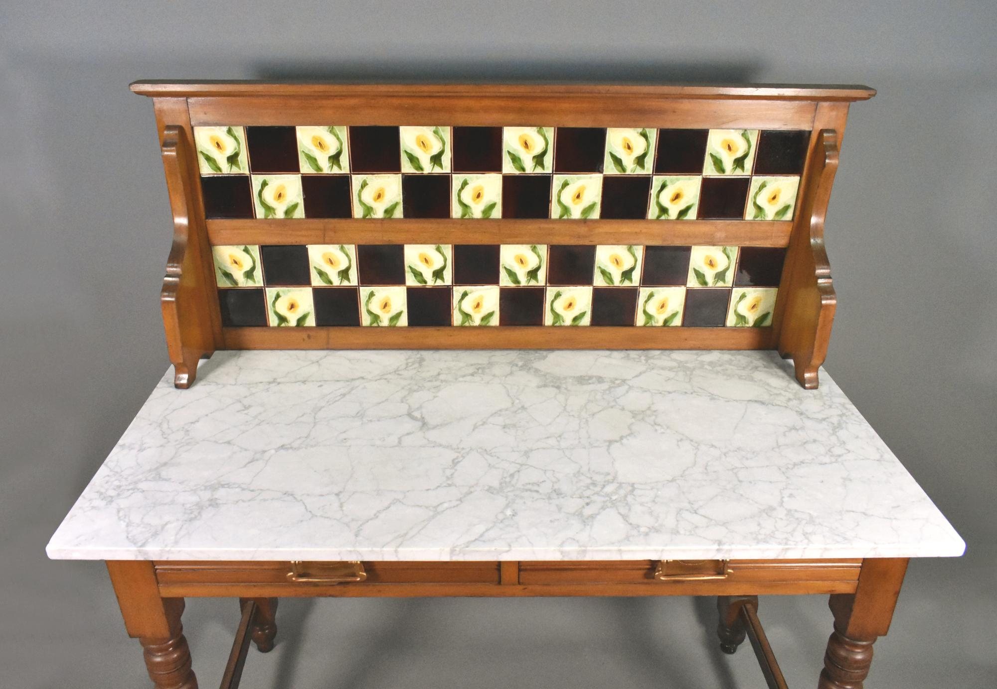 Edwardian Tile Back Marble Top Washstand in Birch In Good Condition For Sale In SAINTE-COLOMBE, FR