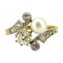 Edwardian Toi et Moi Crossover Natural Pearl Diamonds Ring