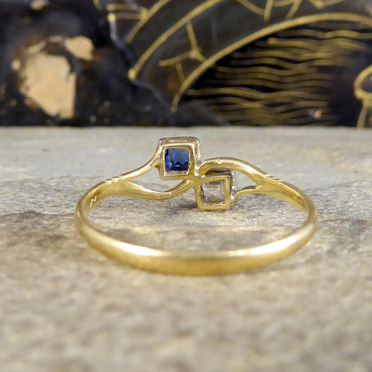 Edwardian Toi Et Moi Sapphire Set Ring in 18 Carat Yellow Gold In Good Condition In Yorkshire, West Yorkshire