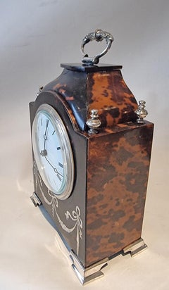 Orologio da tavolo edoardiano in tartaruga e argento Piquet di J.C. Vickery
