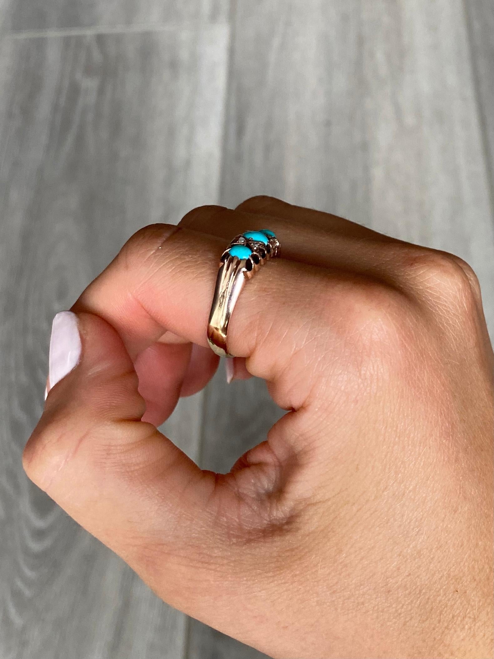 Edwardian Turquoise and Diamond 9 Carat Gold Three-Stone Ring In Good Condition In Chipping Campden, GB