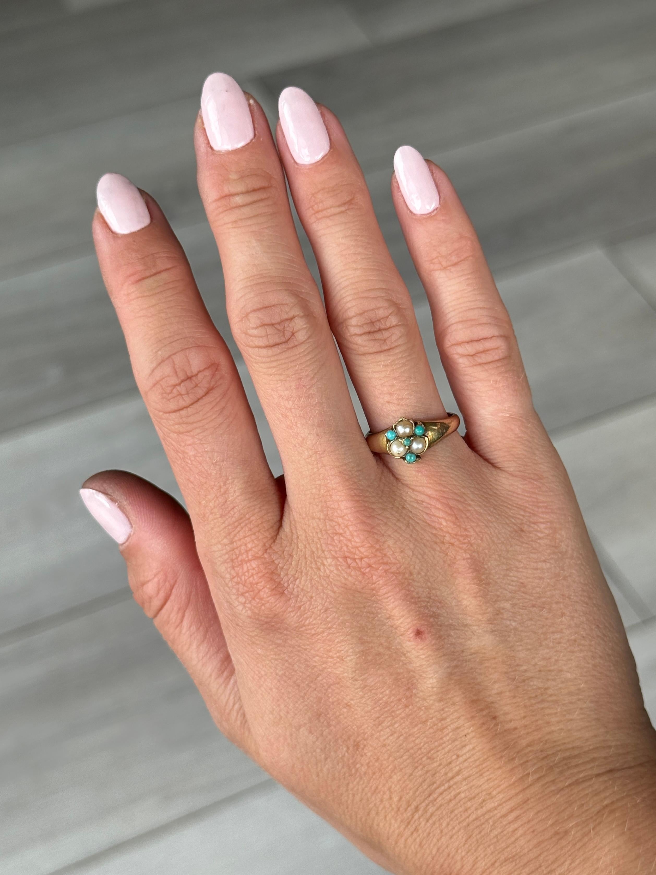 Édouardien Bague édouardienne en or 9 carats ornée de turquoises et de perles en vente