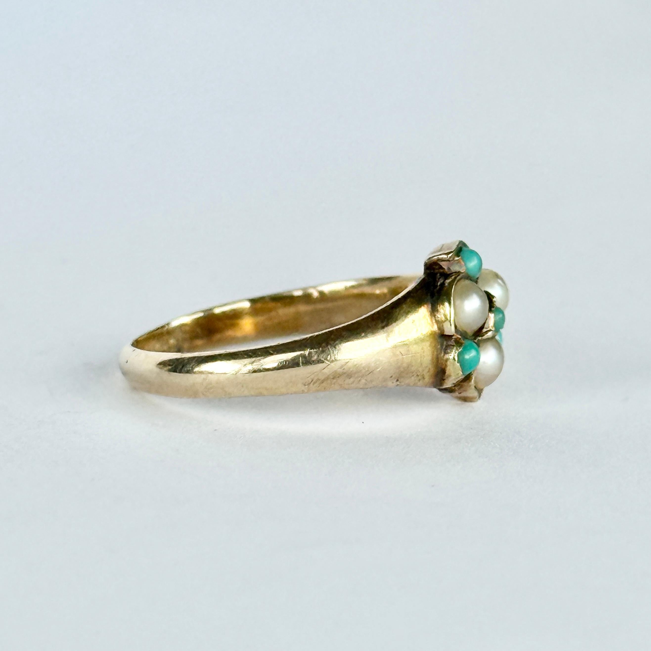 Bague édouardienne en or 9 carats ornée de turquoises et de perles Bon état - En vente à Chipping Campden, GB