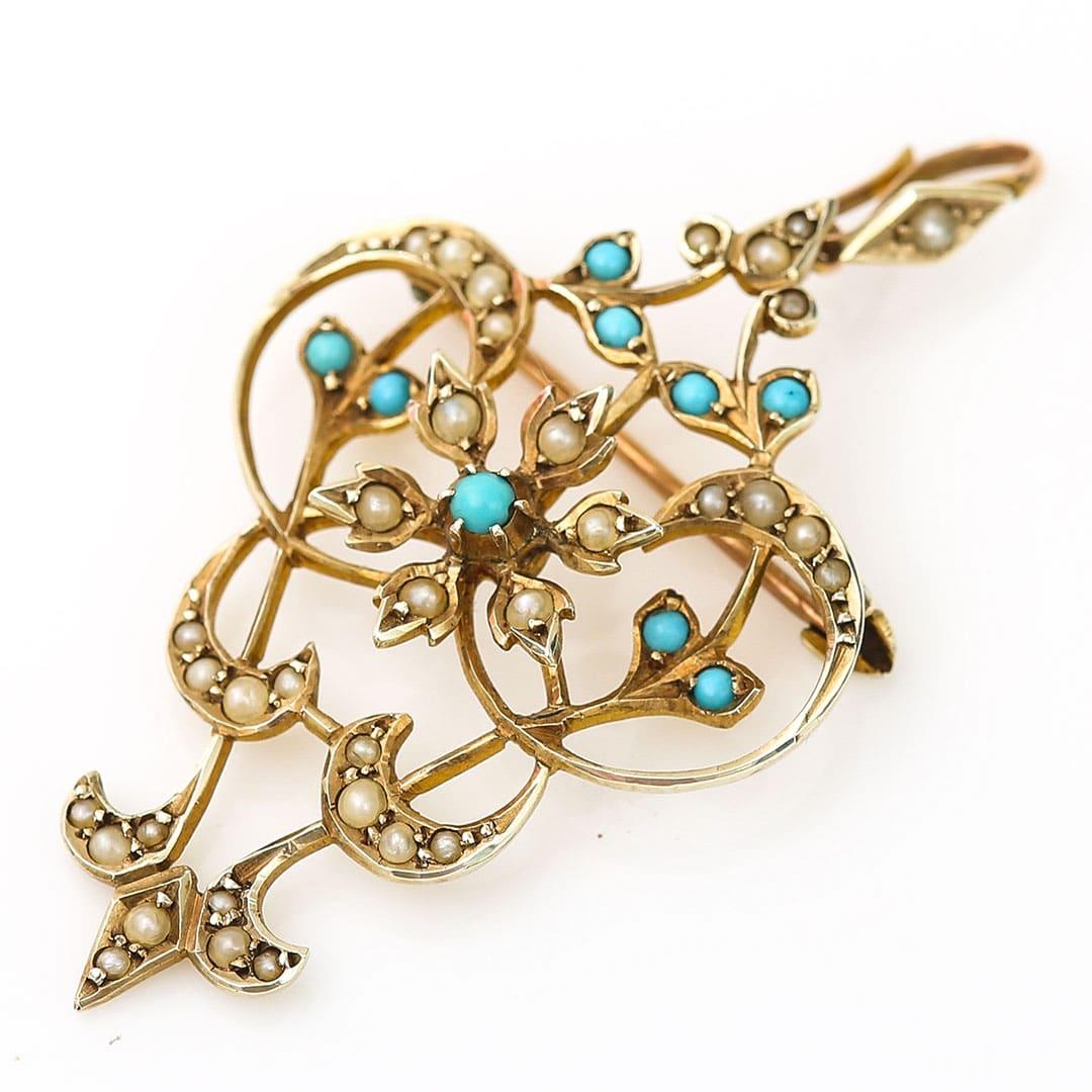 A fine and beautiful early 20th century 9ct gold turquoise and split pearl foliate designed pendant brooch dating from circa 1915. Comprised of masterfully crafted cursive components each section adorned with split pearls and turquoise cabochons. At